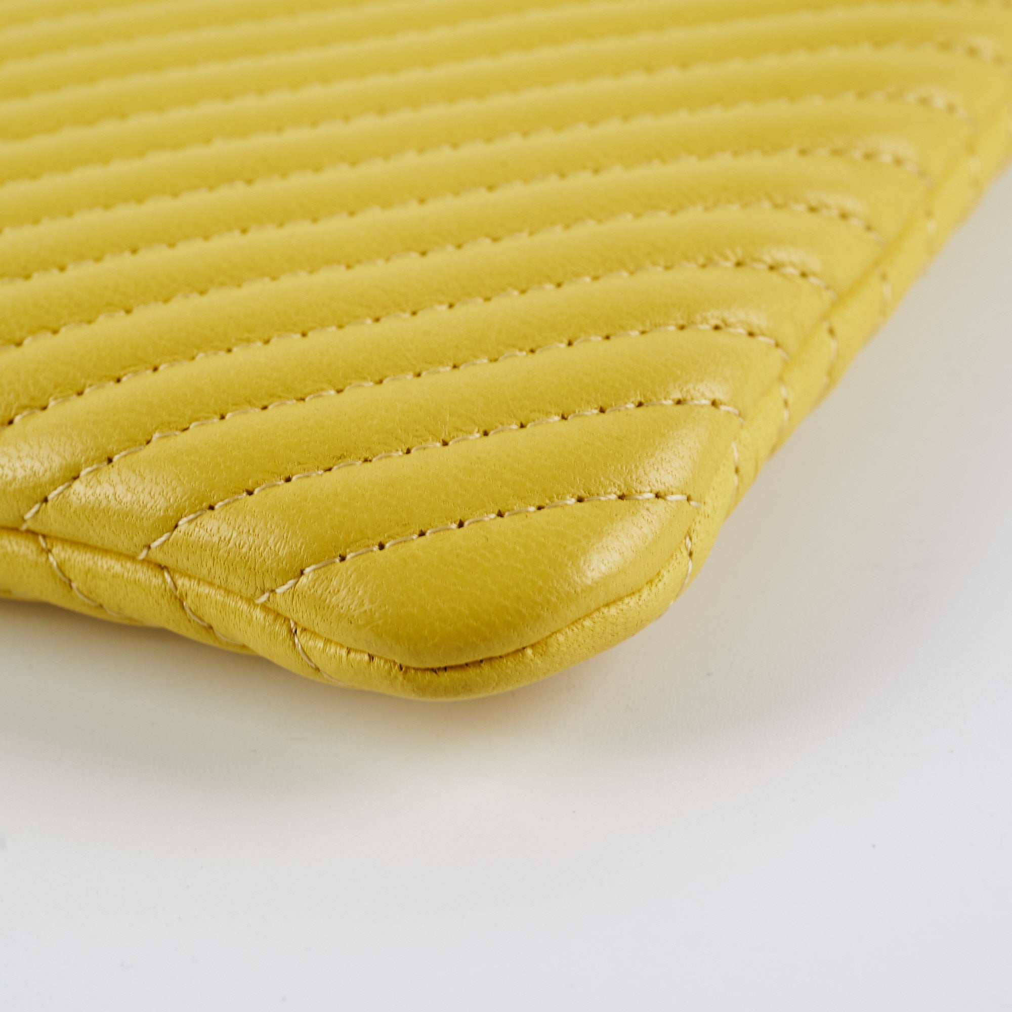 Chanel Chevron O Case Yellow Leather Wallet on Chain - Perfect for Evening Bags & Luxury Accessories