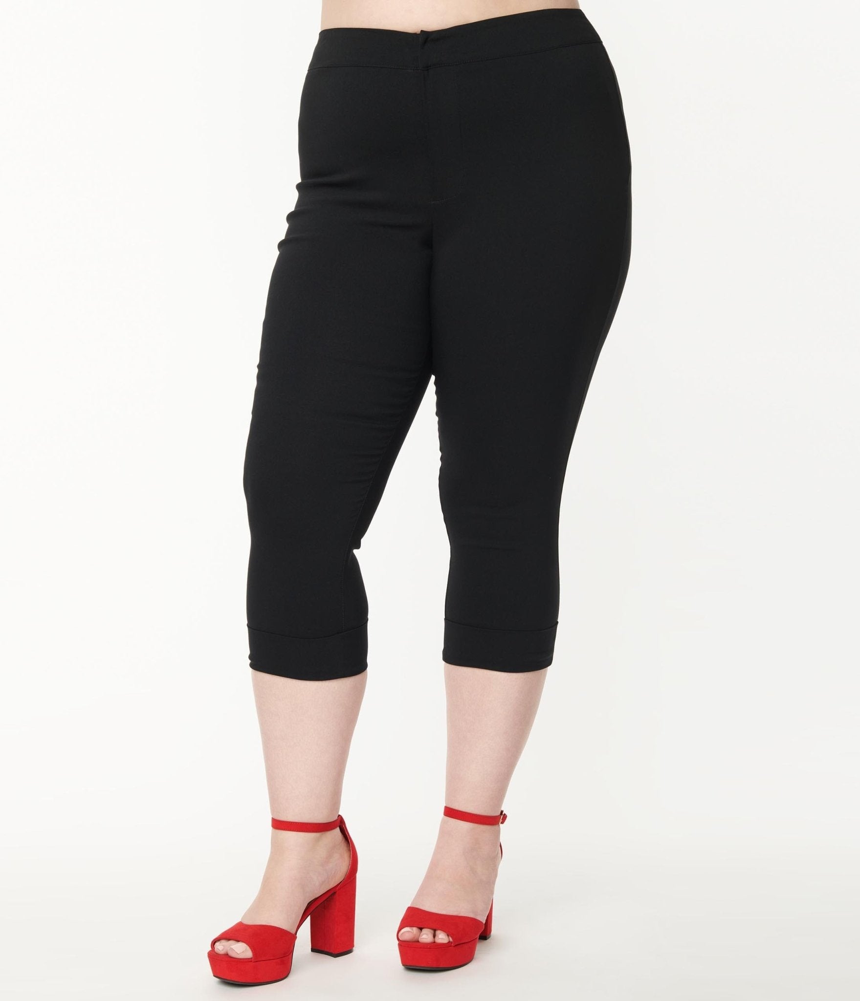 Smak Parlour Plus Size Black Heart Pocket Capri Pants - Stylish & Comfortable for Casual Wear, Work & Everyday Outfits