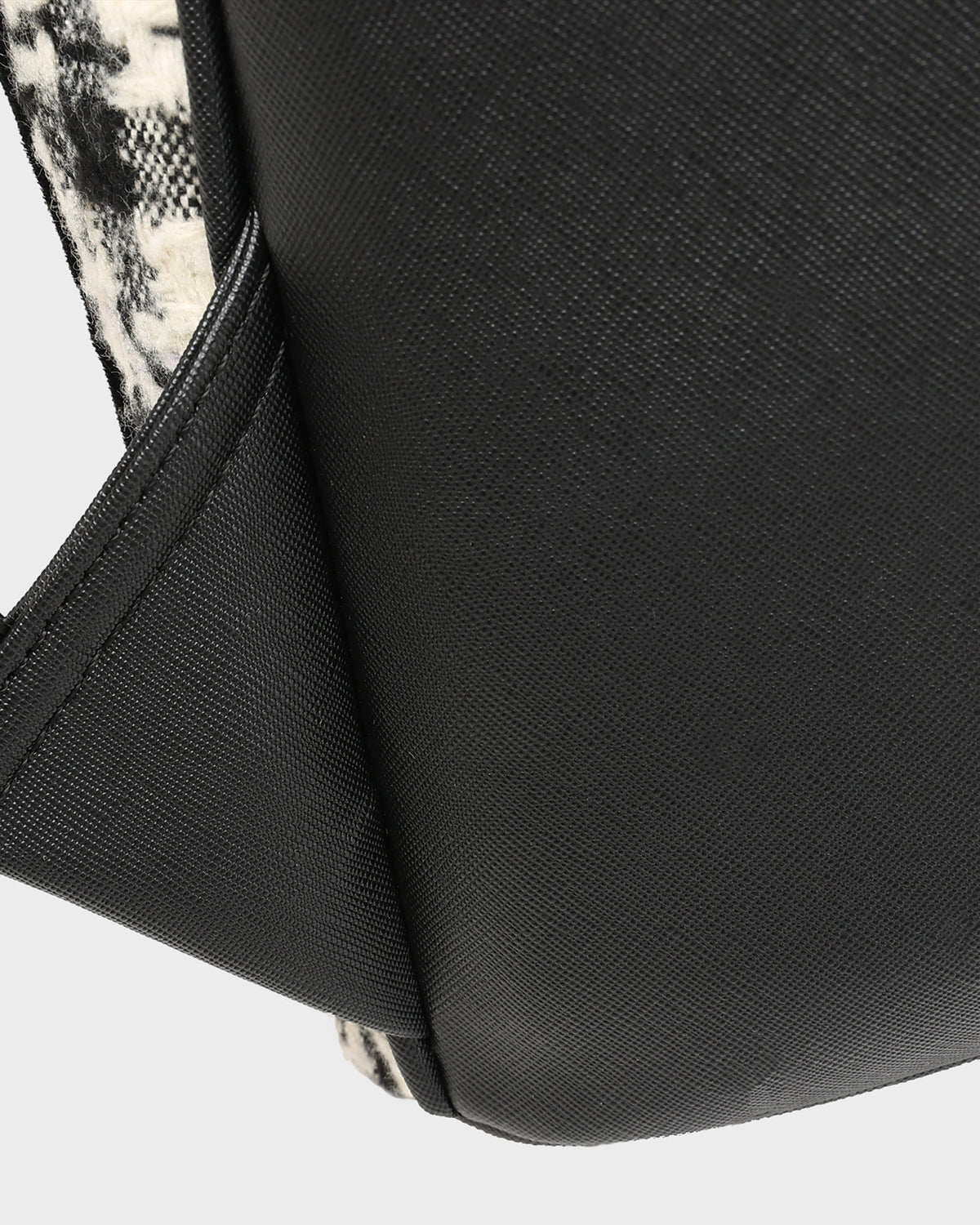 Stylish Black & White Houndstooth Backpack for Women & Men - Trendy Checkered Pattern School, Work & Travel Laptop Bag - Perfect for Office, College & Daily Commute