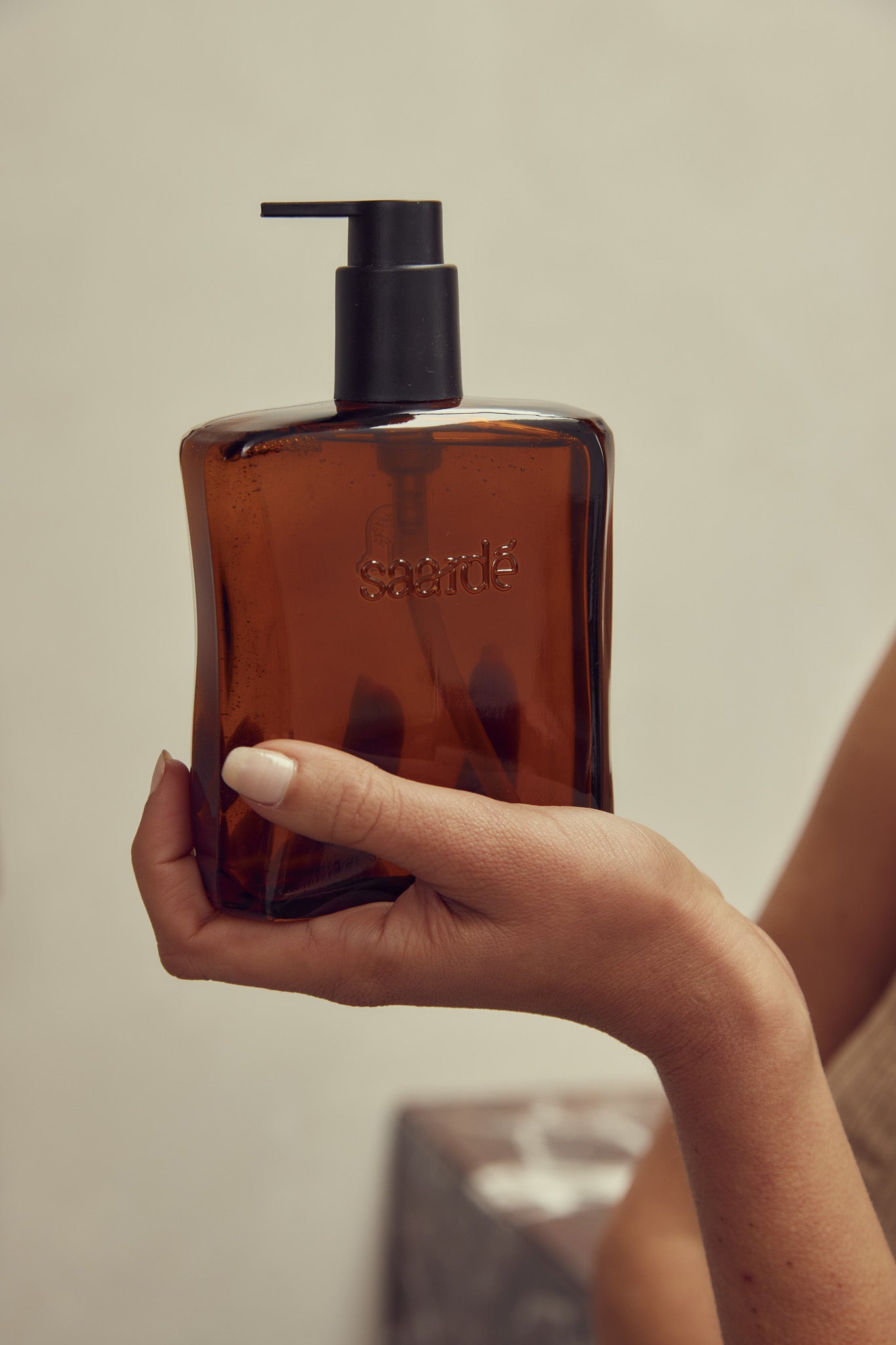 Medina Amber Scented Hand & Body Wash - 300ml Moisturizing Liquid Soap for Dry Skin - Perfect for Bathroom, Shower & Travel Use