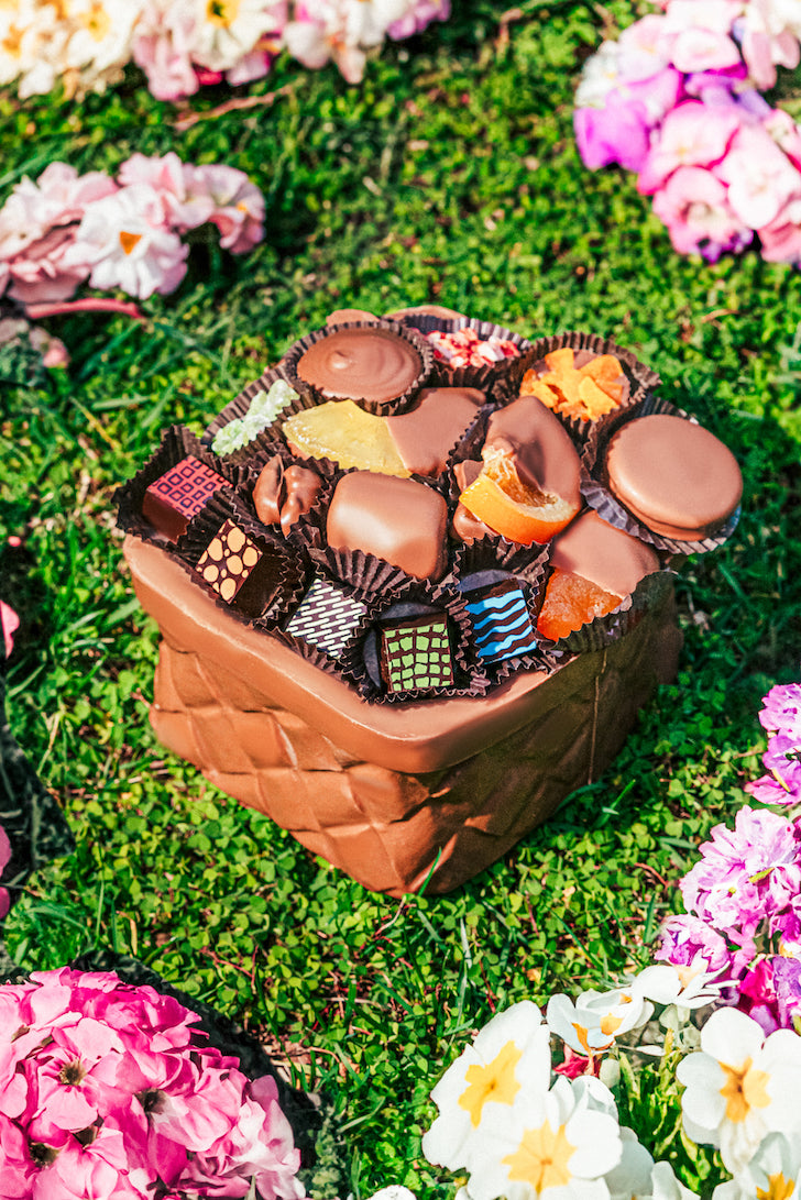 Premium Milk Chocolate Gift Basket - Delicious Chocolate Squares for Holidays, Birthdays & Corporate Gifting | Elegant Chocolate Gift Box for Valentine's Day, Christmas & Special Occasions