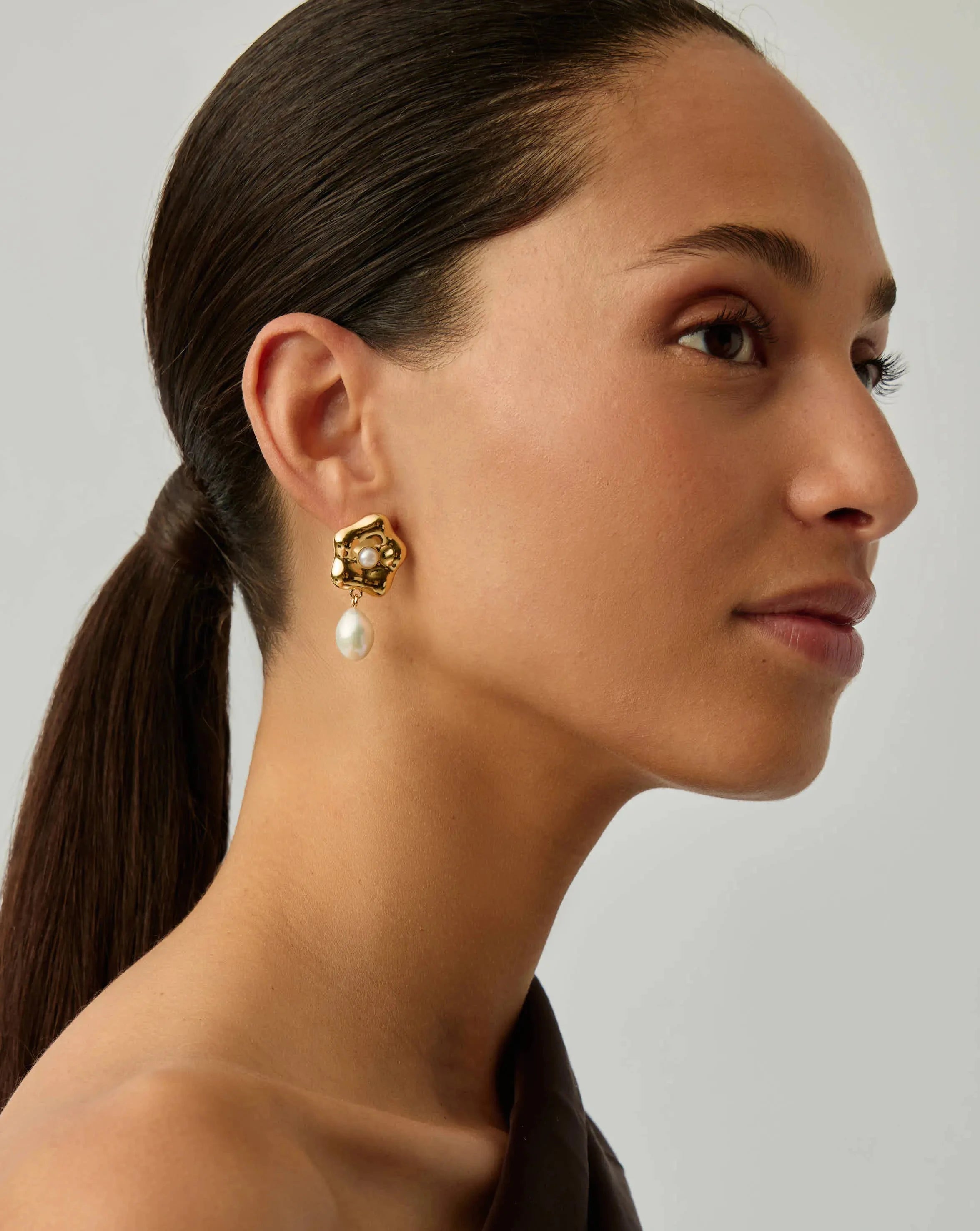 Eny Puffy Daisy Pearl Drop Earrings - 18k Gold Plated Dangle Earrings with Freshwater Pearls | Elegant Jewelry for Women, Perfect for Weddings, Parties & Daily Wear