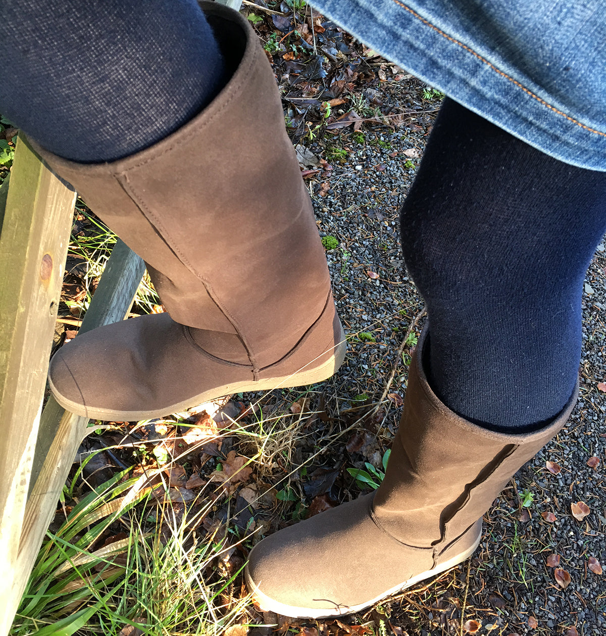 Comfortable Vegan Brown Boots for Men & Women - Eco-Friendly & Stylish for Outdoor Hiking, Casual Wear & Winter Fashion