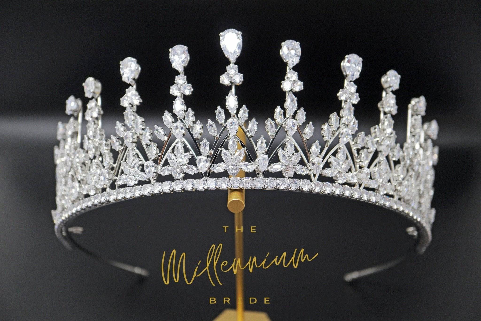 Swarovski Crystal Wedding Tiara for Bride - Sparkling Bridal Crown Headpiece with Rhinestones - Perfect for Weddings, Prom, Pageants & Special Occasions