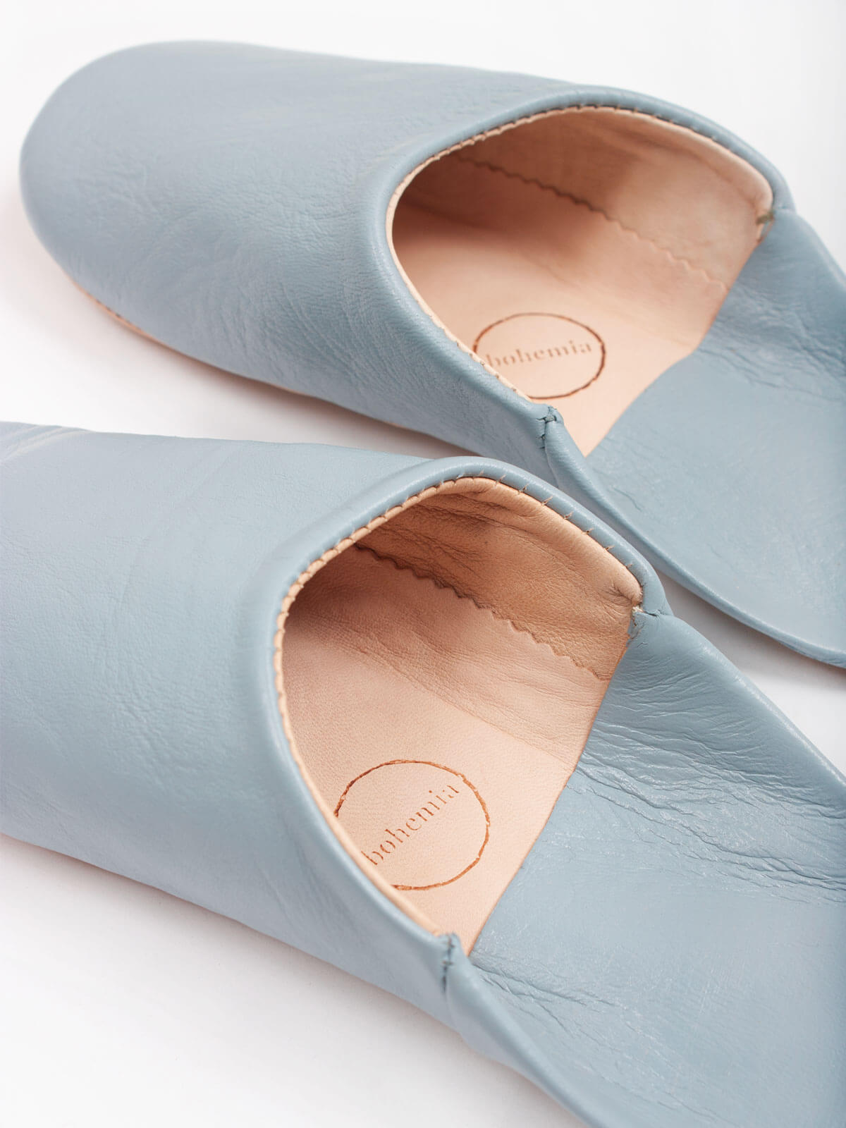 Moroccan Babouche Slippers for Women & Men – Soft Pearl Grey Leather House Shoes | Comfortable Indoor & Outdoor Slides for Home, Lounge, Beach