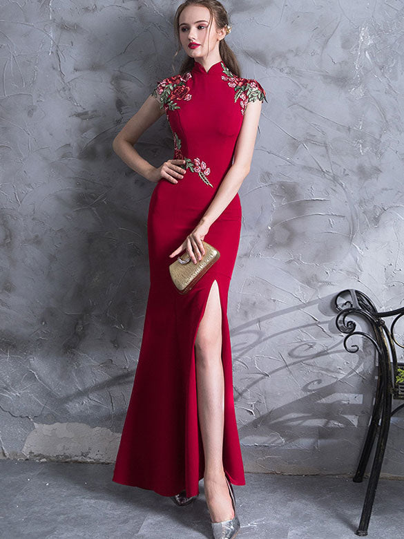 Elegant Red Embroidered Thigh Split Wedding Qipao Cheongsam Dress - Traditional Chinese Bridal Gown for Wedding Ceremony, Photoshoot & Special Occasions