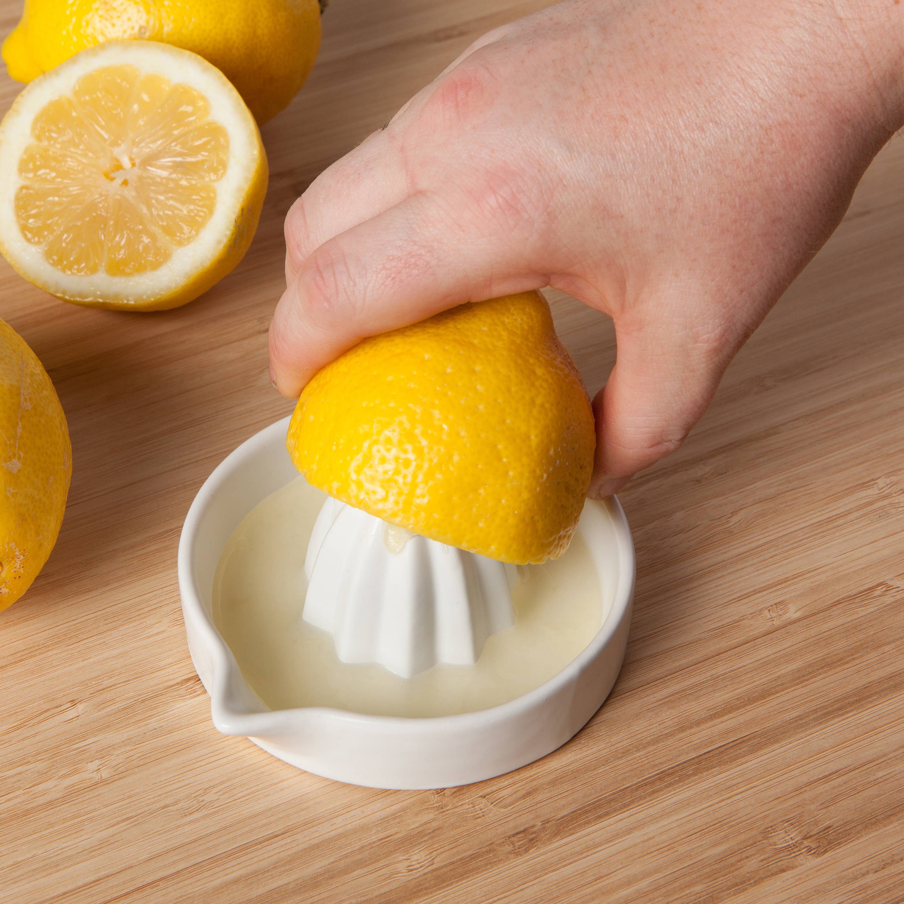 Premium Matte White Ceramic Juicer - Handcrafted Citrus Press for Fresh Lemon, Lime & Orange Juice - Perfect for Kitchen, Bar & Healthy Breakfast