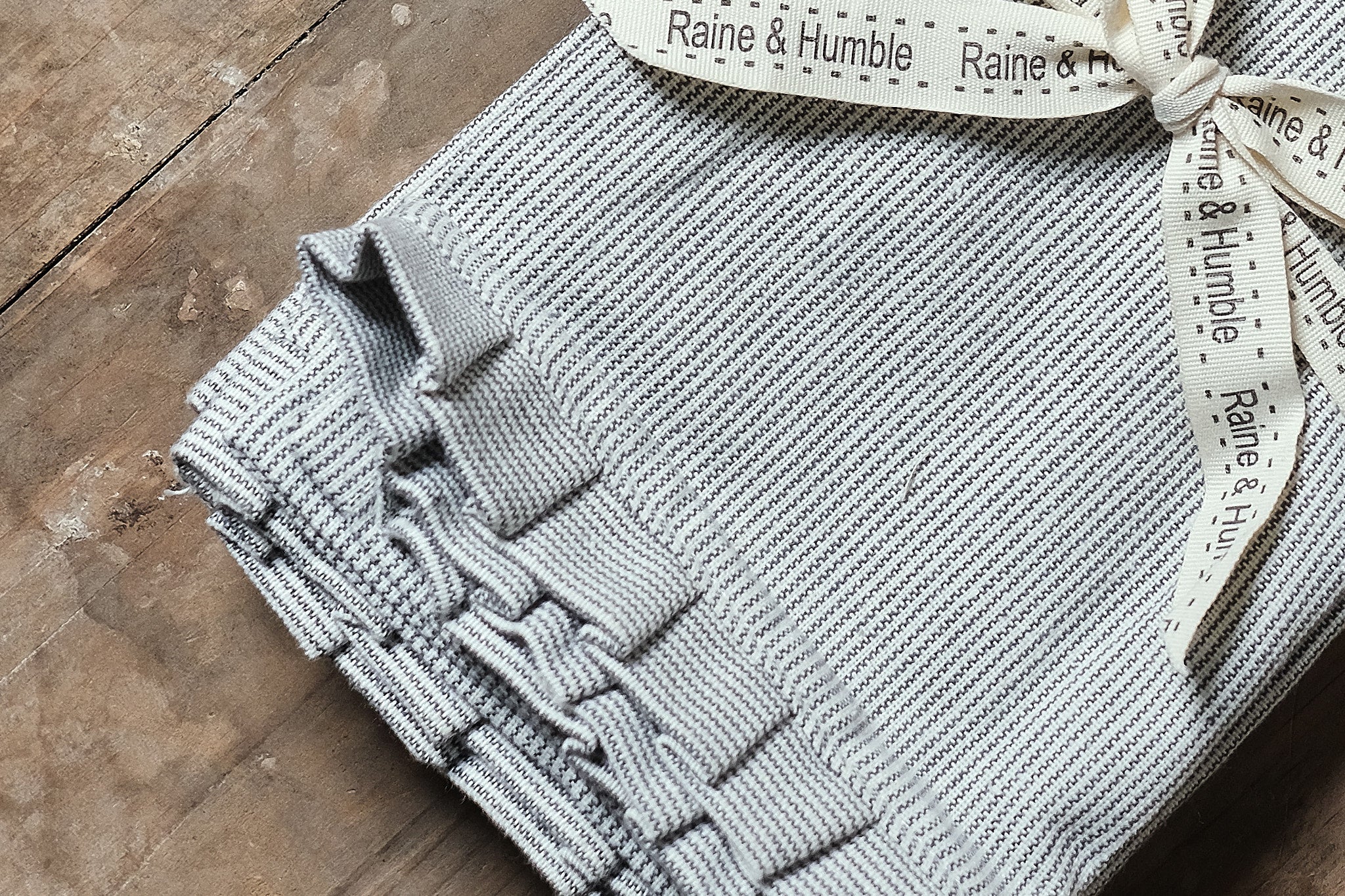Premium Pinstripe Napkins Set of 4 - Elegant Linen Dinner Napkins for Formal Dining, Parties & Holiday Table Decor