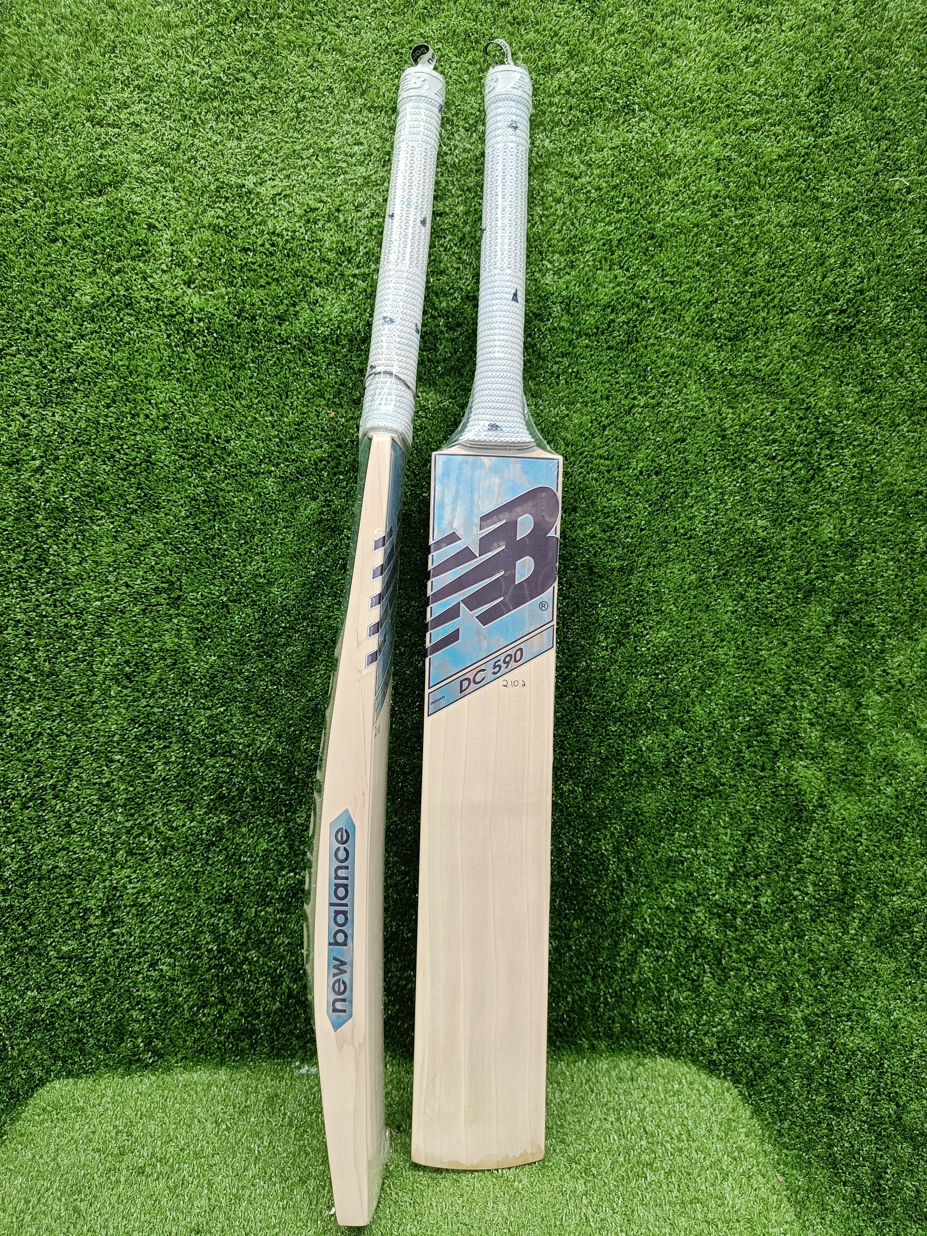 NB DC 590 English Willow Cricket Bat - Premium Grade Cricket Equipment for Professional Players - Perfect for Matches, Training & Backyard Practice