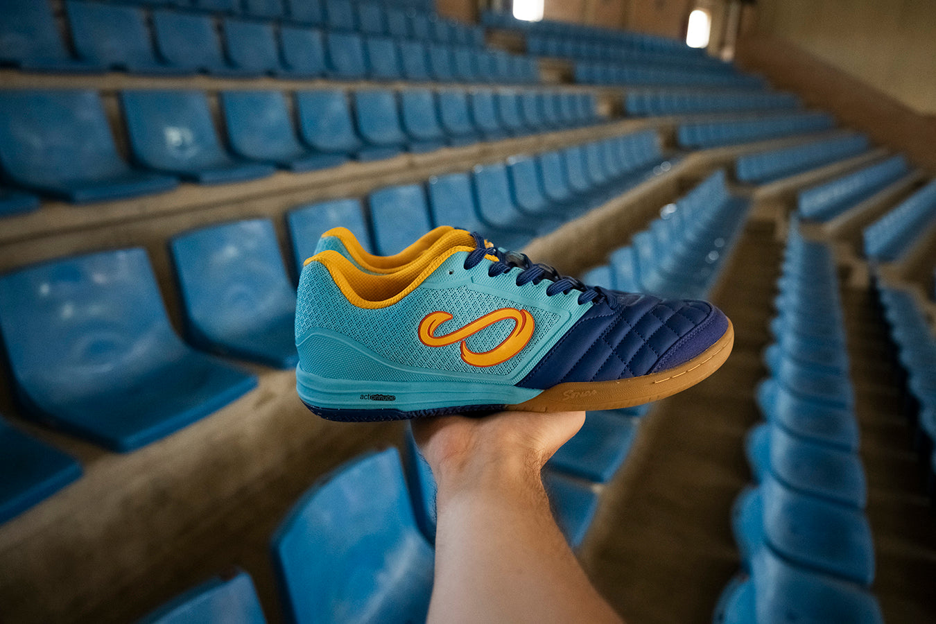 Senda Athletics USHUAIA Club 2.0 Futsal Soccer Shoes for Men & Women - Lightweight Indoor Football Cleats with Non-Marking Sole in Blue/Yellow - Perfect for Futsal, Indoor Soccer, and Court Sports