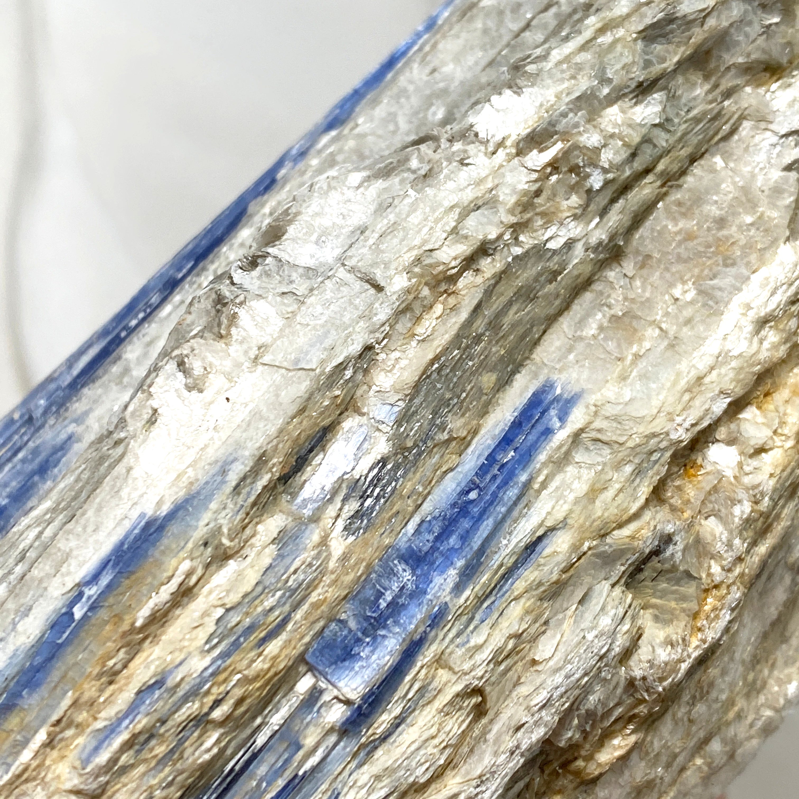 Natural Blue Kyanite Crystal Stone - Healing Energy, Spiritual Growth & Chakra Balancing - Perfect for Meditation, Jewelry Making & Home Decor