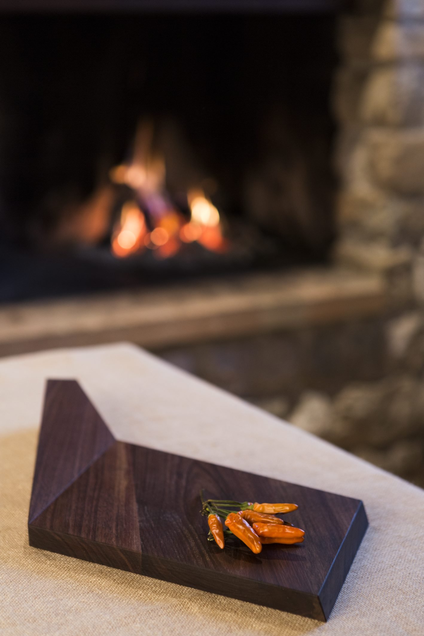 Premium Walnut Wood Cutting Board 48x20x2.3cm - Handcrafted in Italy - DUE CIGNI Vela Collection - Perfect for Kitchen Prep, Charcuterie Boards & Entertaining