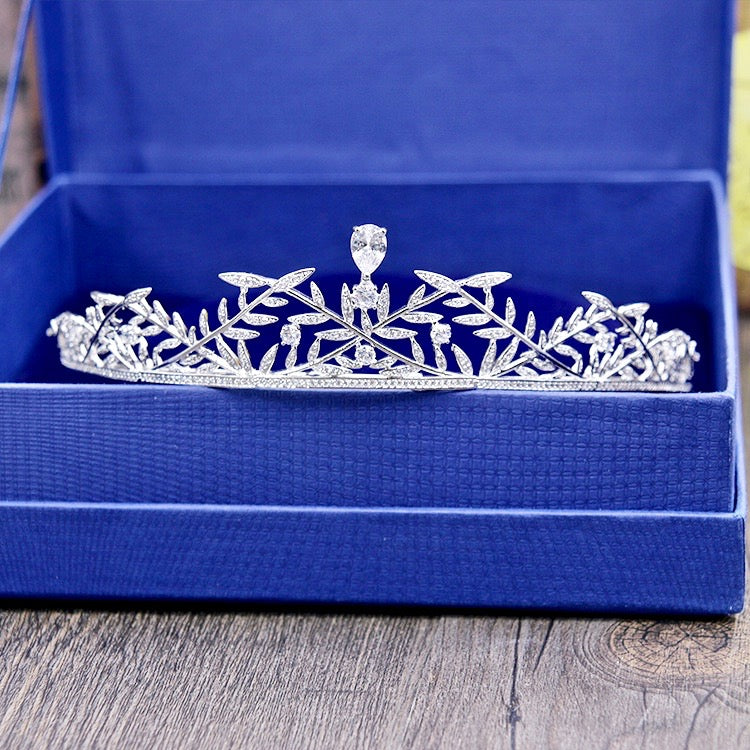 Julia Silver Cubic Zirconia Bridal Tiara - Elegant Wedding Crown for Bride, Bridesmaids & Prom | Perfect for Weddings, Pageants & Special Occasions