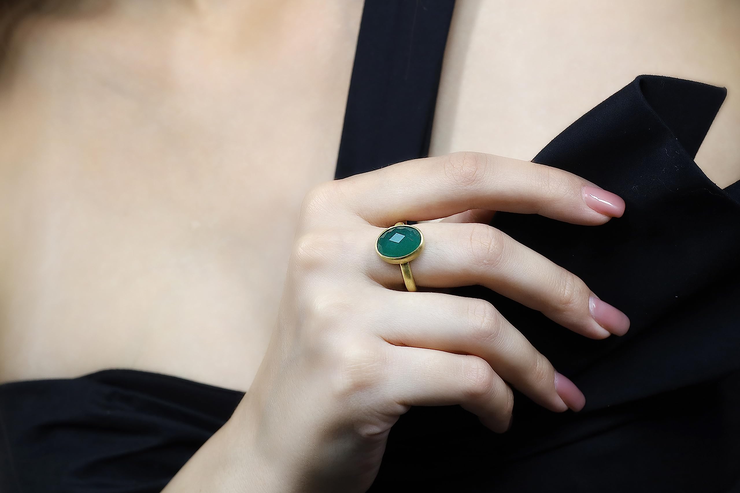 Elegant Green Onyx Gold Ring - Bezel Set Stackable Jewelry for Women - Perfect for Parties & Gifting