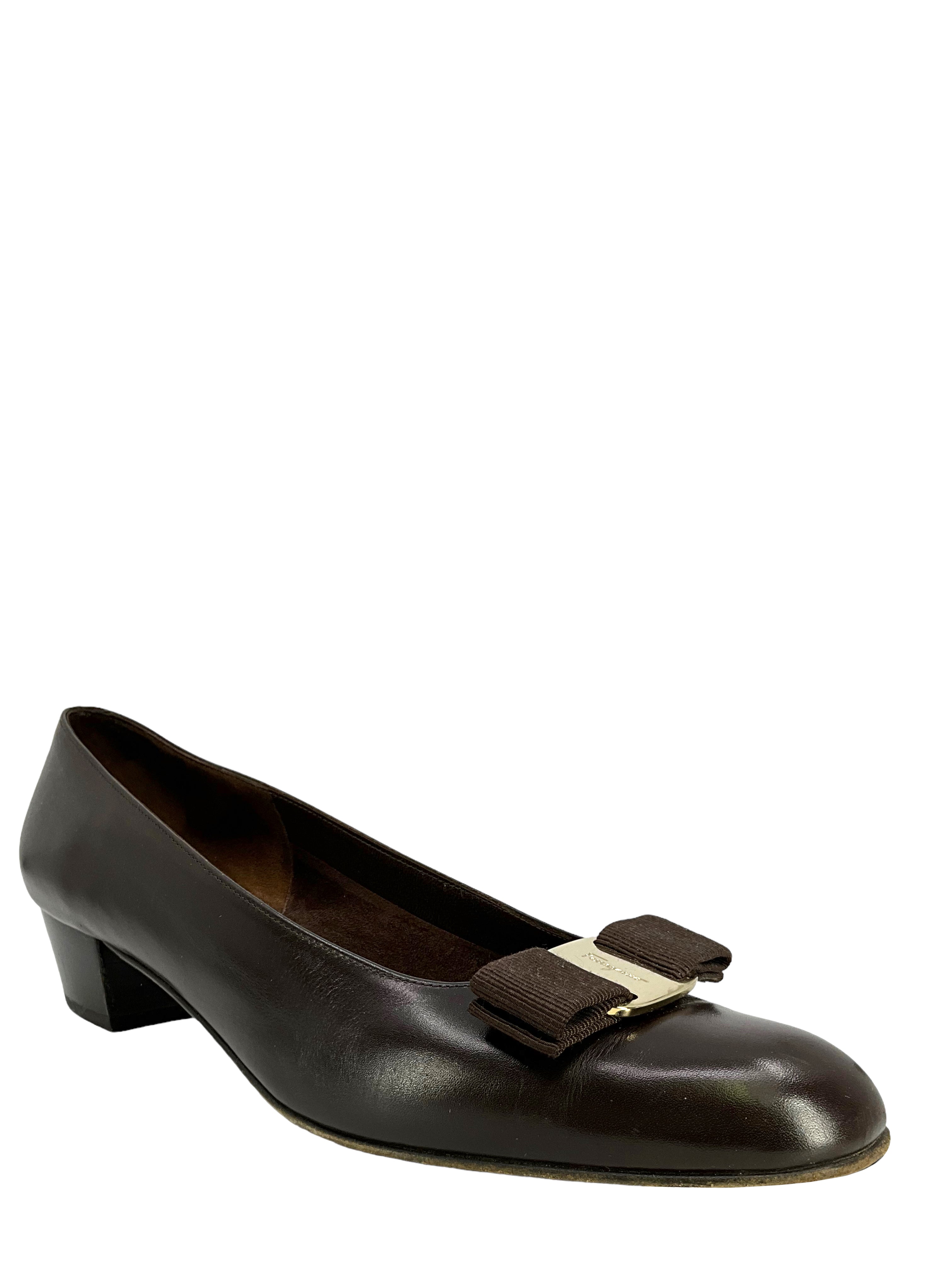 Salvatore Ferragamo Vara Bow Leather Pumps Women's Size 9.5 - Classic Pointed Toe Heels for Office, Wedding & Special Occasions