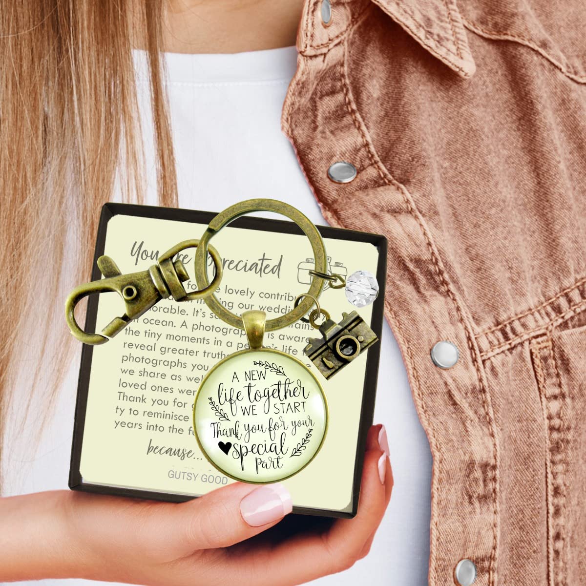 Rustic Camera Keychain - Wedding Photographer Gift with Thank You Card - Perfect for Bridal Party, Anniversary & Newlywed Couples - Engraved 'A New Life We Start' for Special Occasions