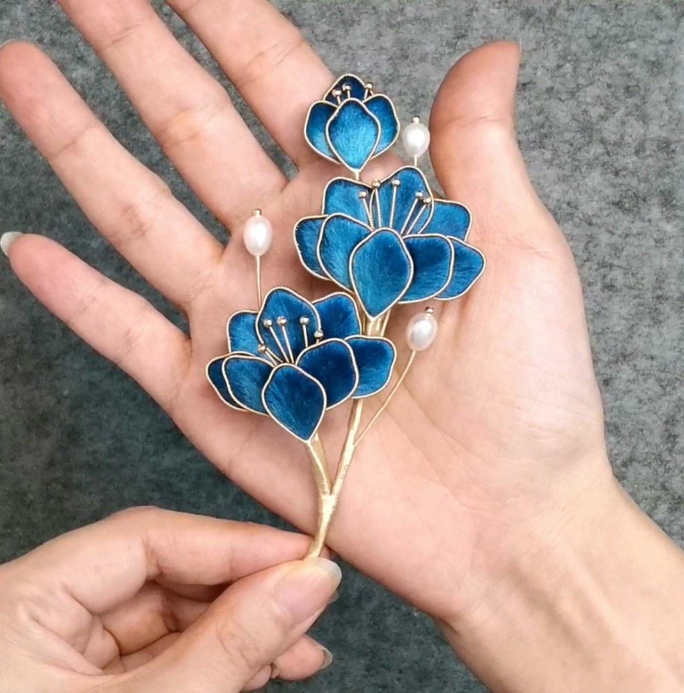 Exquisite Handmade Peony Silk Brooch - Elegant Floral Pin for Women (Ronghua Design) | Perfect for Weddings, Parties, and Special Occasions