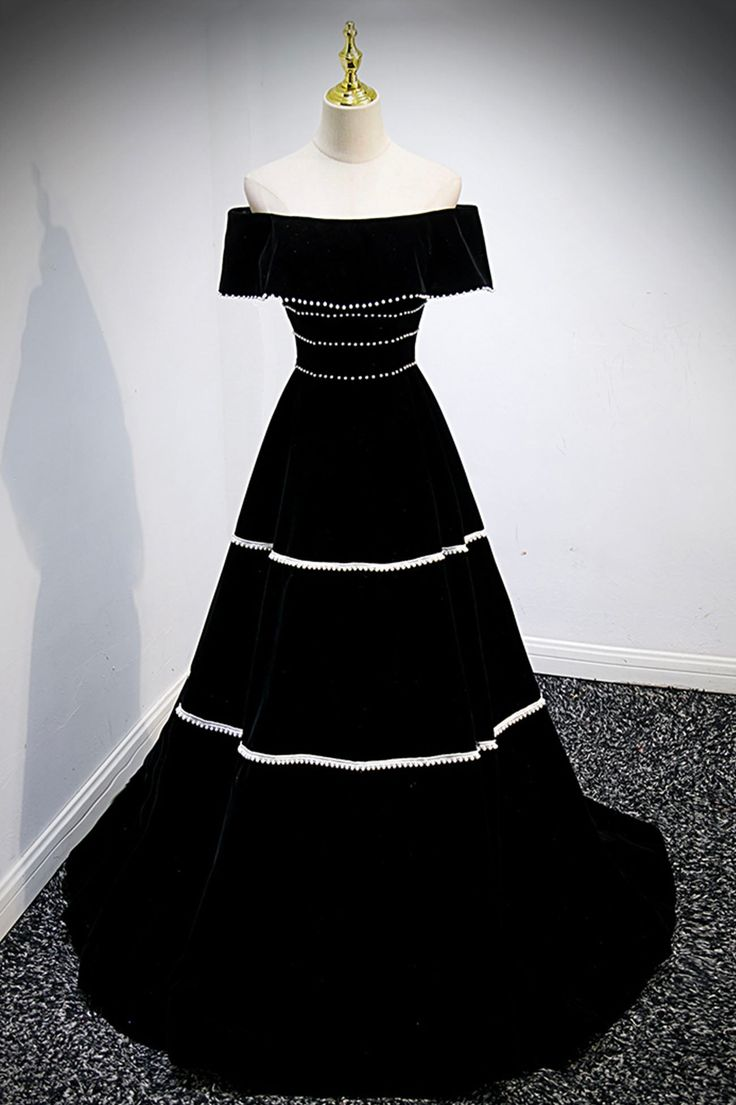 Elegant Black Velvet Long Prom Dresses A-Line Formal Evening Gown J4376 for Homecoming, Wedding, Ball & Special Occasions
