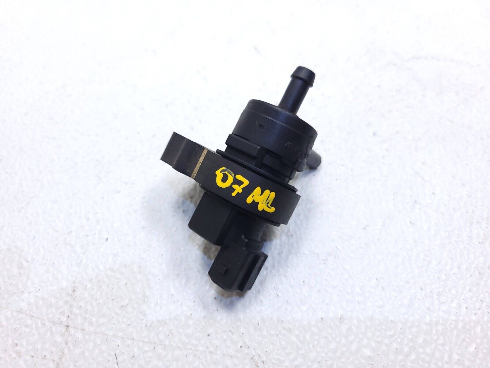 06-11 Mercedes ML500 Purge Solenoid Vacuum Switch Valve OEM Replacement Part - Perfect for Engine Emission Control System Repair & Maintenance