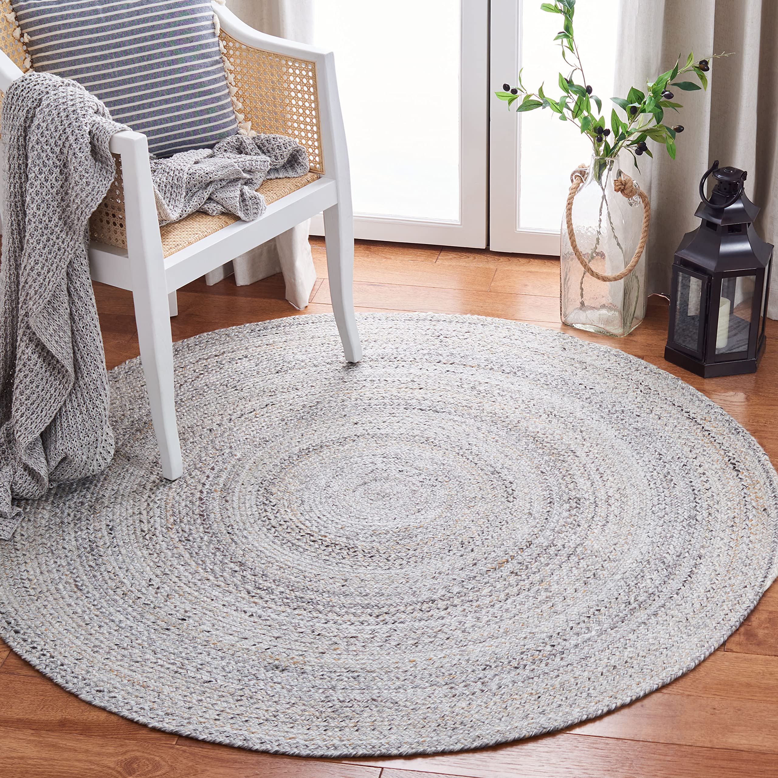 SAFAVIEH Braided Collection 6-Foot Round Grey BRD851F Handmade Reversible Country Cottage Area Rug - Perfect for Living Room, Bedroom & Farmhouse Decor
