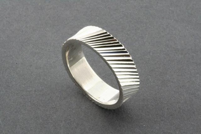 Elegant Diagonal Diamond Cut Band Ring - Perfect for Weddings, Anniversaries & Special Occasions
