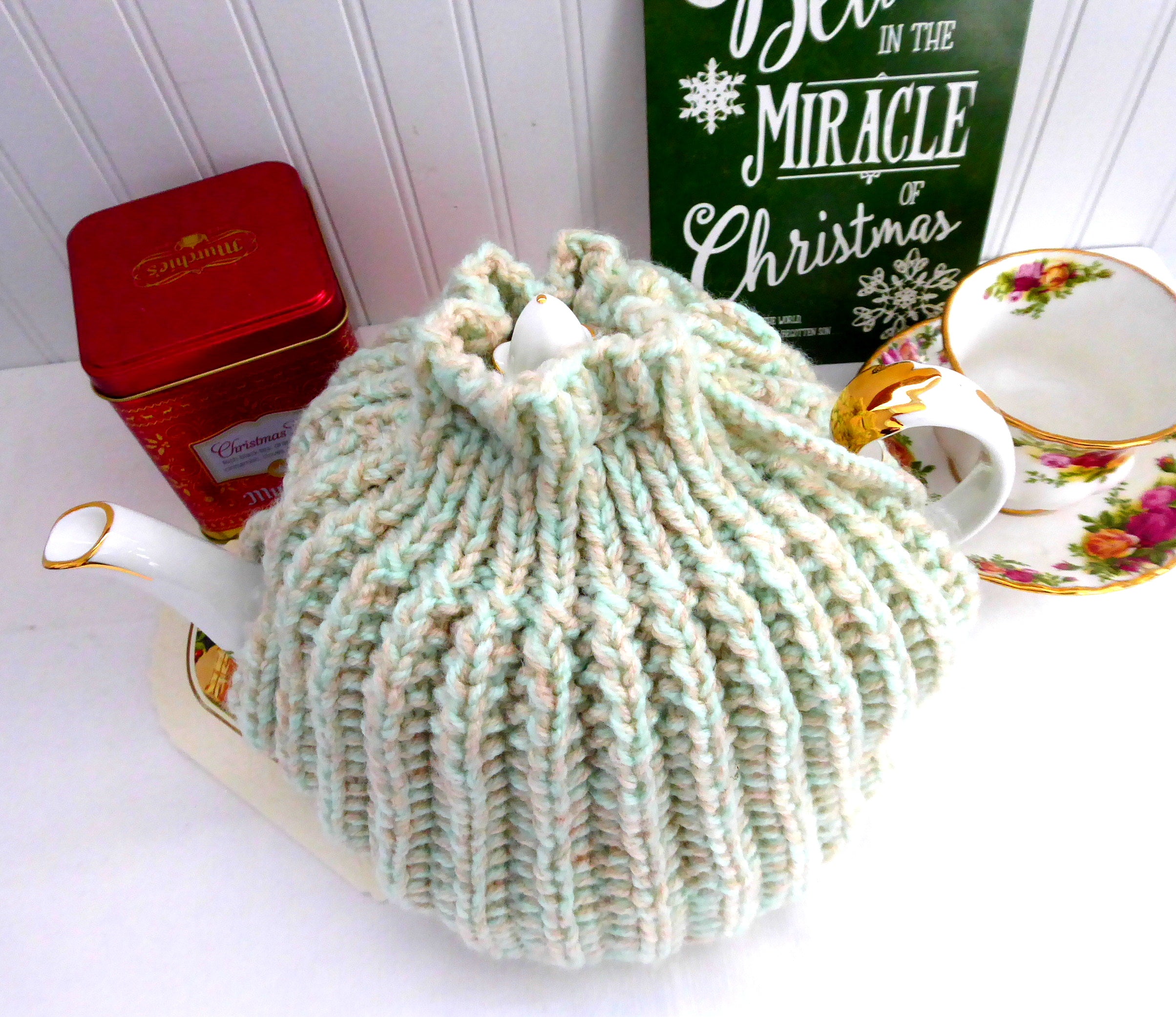 Vintage 1950s Heathered Green English Tea Cozy - Large Retro Knit Tea Cosy in Cream & Tan | Perfect for Tea Parties, Afternoon Tea & British-Themed Events