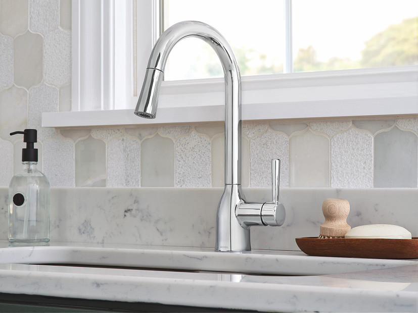 Moen Adler 87233 Chrome Pull-Down Spray Kitchen Faucet - Modern Design for Easy Dishwashing & Food Prep