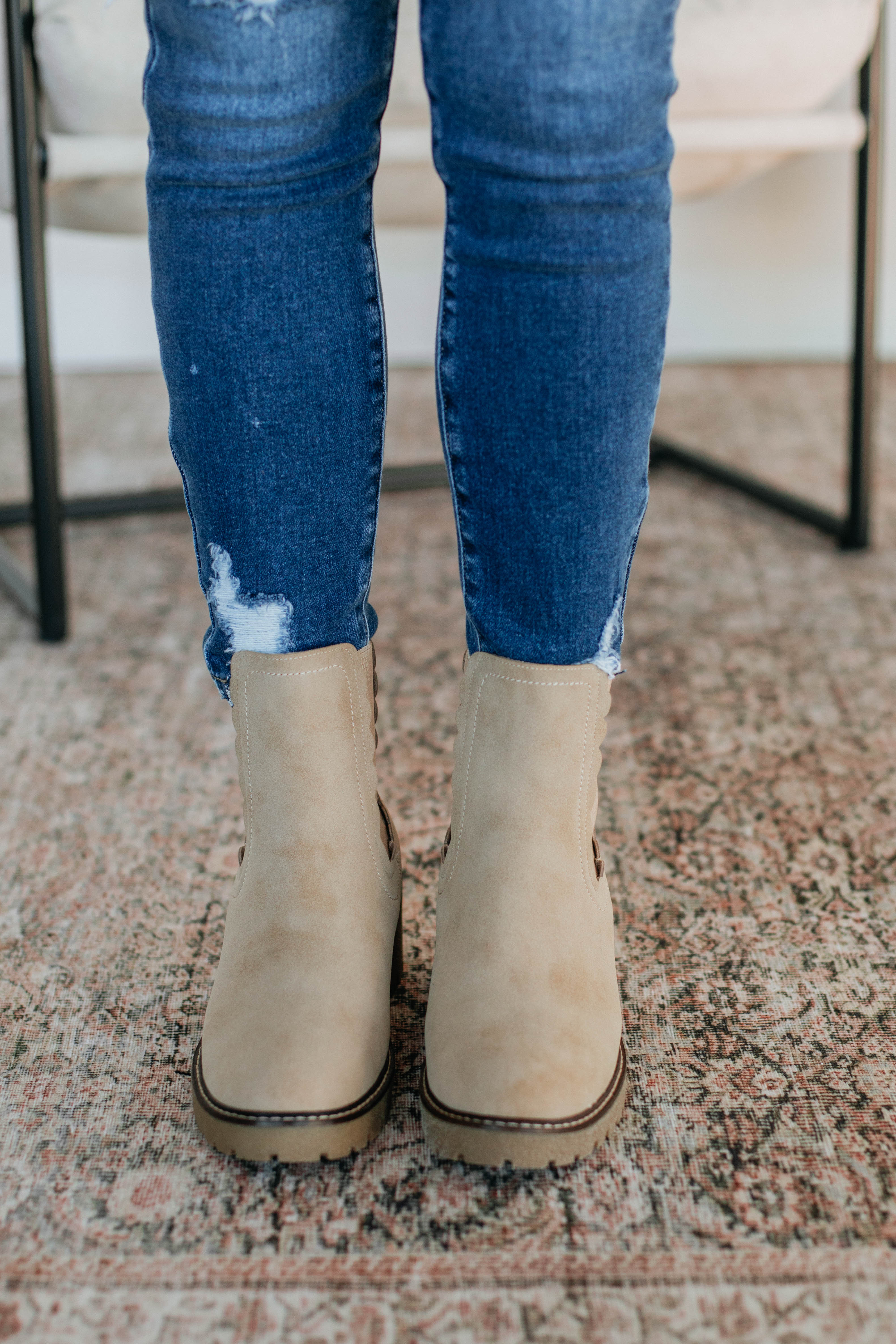 Responsible Boots Sand - Durable & Stylish Footwear for Women & Men - Perfect for Hiking, Outdoor Adventures & Casual Wear