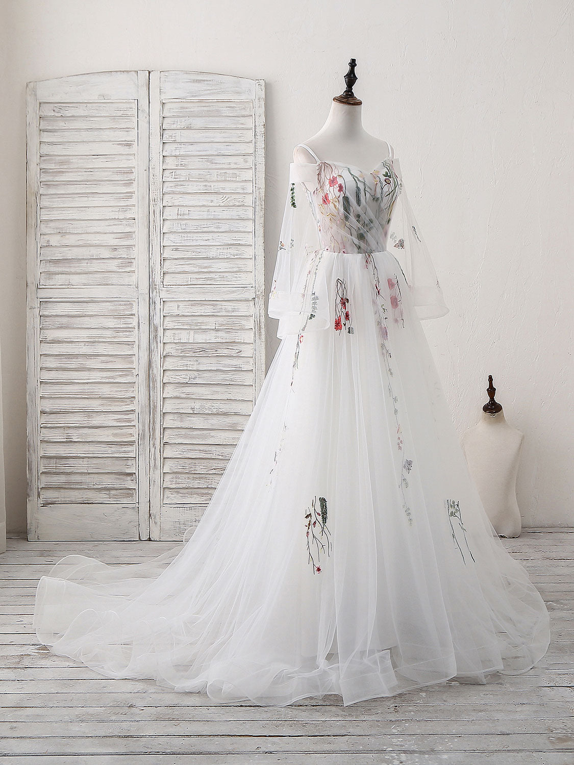 Elegant White Sweetheart Tulle Applique Long Prom Dress - Formal Evening Gown for Homecoming, Wedding, Ball & Special Occasions