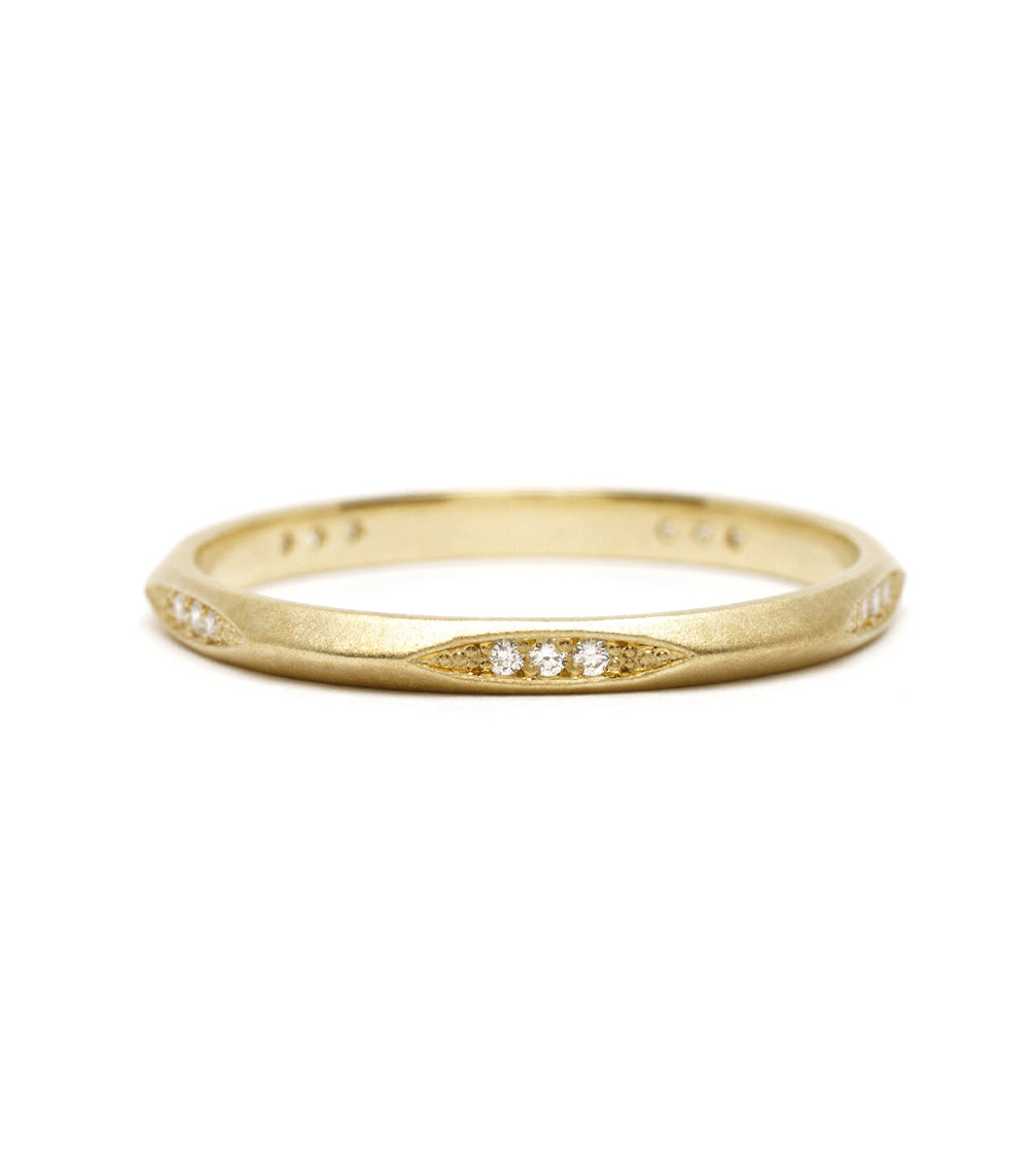 Unique Knife Edge Wedding Band - Alternative Non-Traditional Engagement Ring for Men & Women - Perfect for Modern Couples & Unconventional Proposals