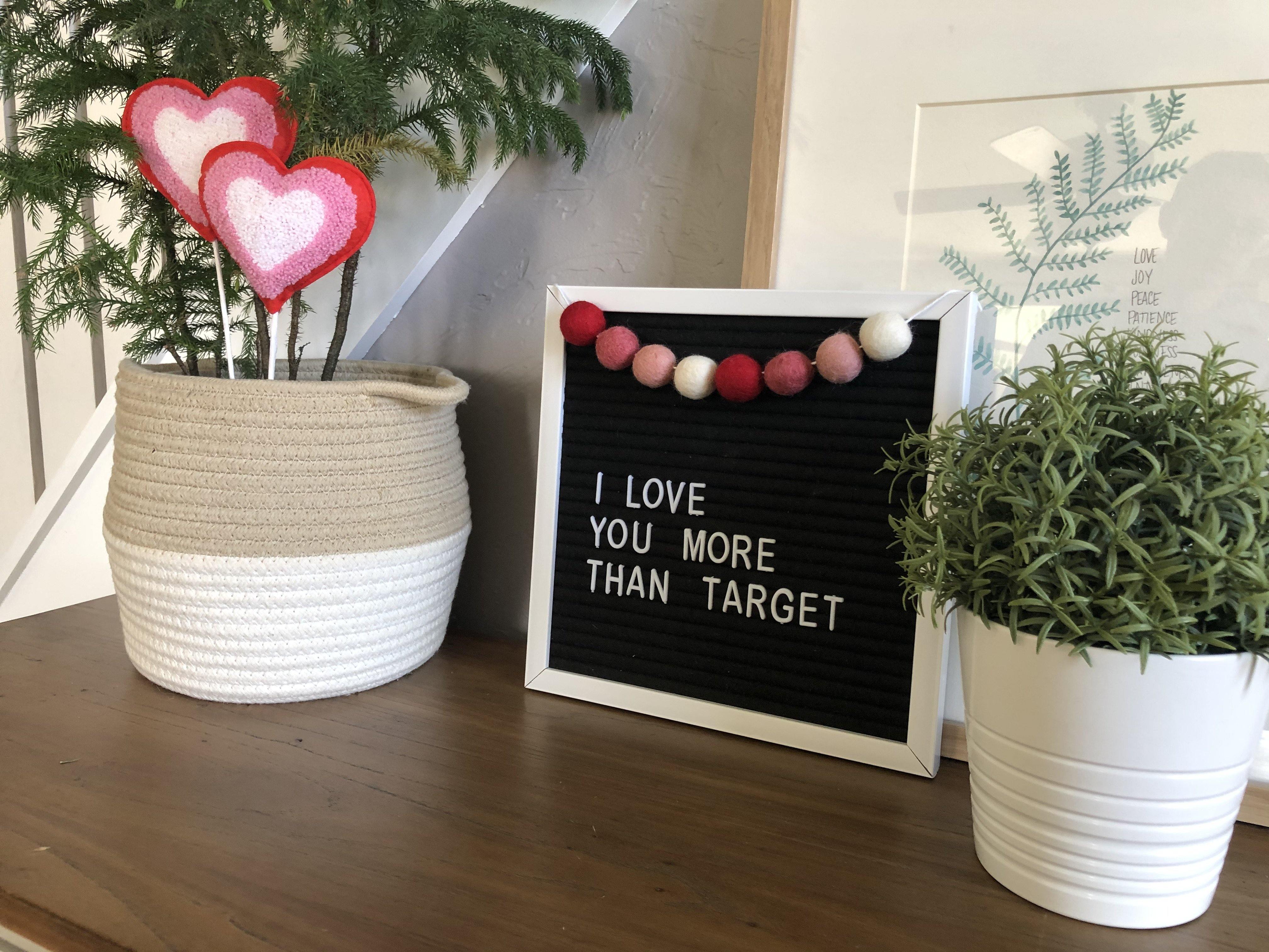 Valentine's Day Heart Garland Decor - Romantic Party Decoration for Weddings, Anniversaries & Home Decor