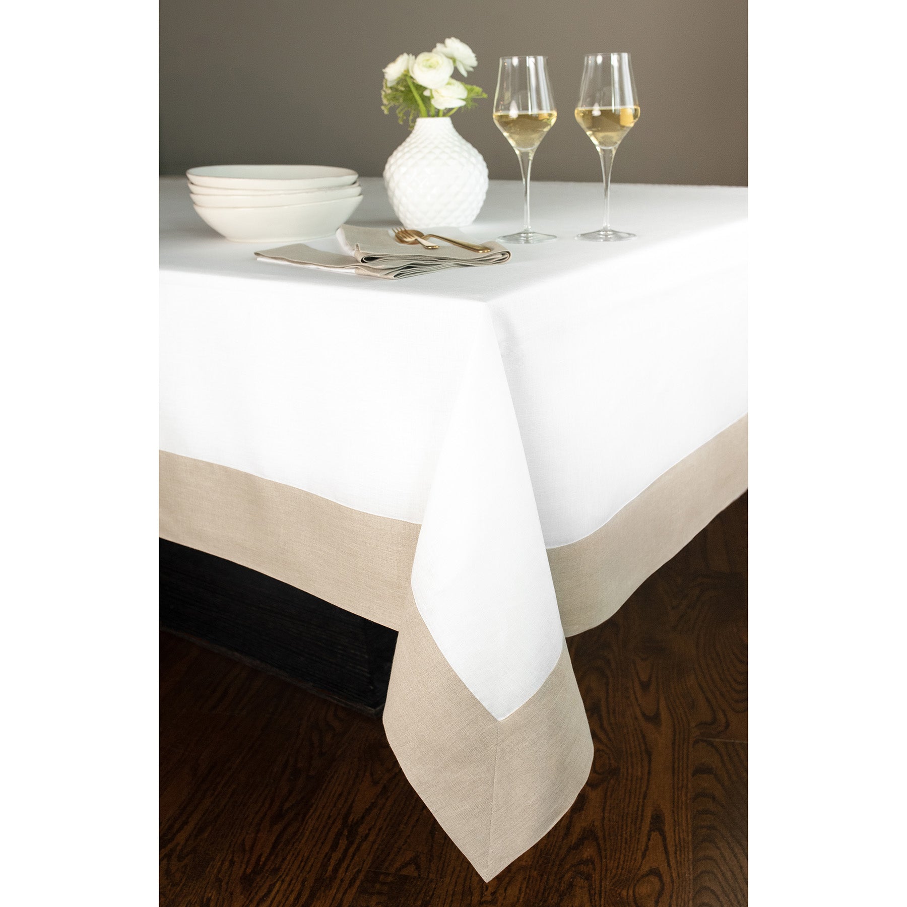Stylish Contempo Tablecloth for Dining & Parties - Waterproof & Wrinkle-Free - Perfect for Home, Restaurants & Events