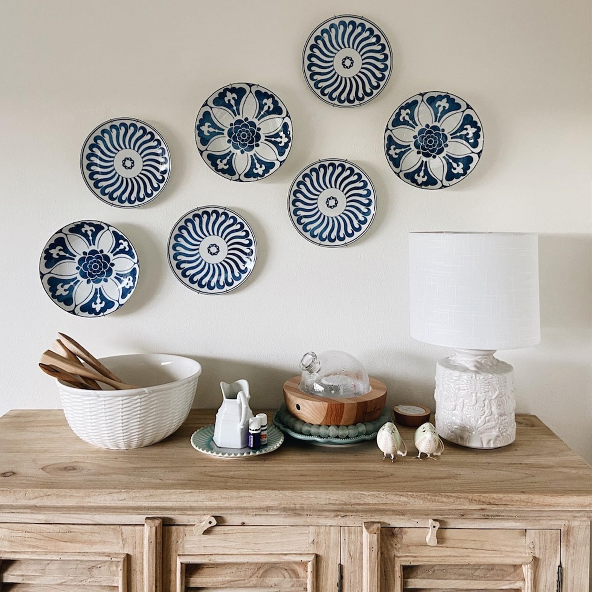 Invisible Plate Hangers for Wall - Decorative Dish Display Holders with Spring Hook | White Plate Hanger (5x7.5 Inch, 13x19cm) | Perfect for Hanging Plates, Platters & Decorative Dishes on Walls in Kitchens, Dining Rooms & Living Spaces