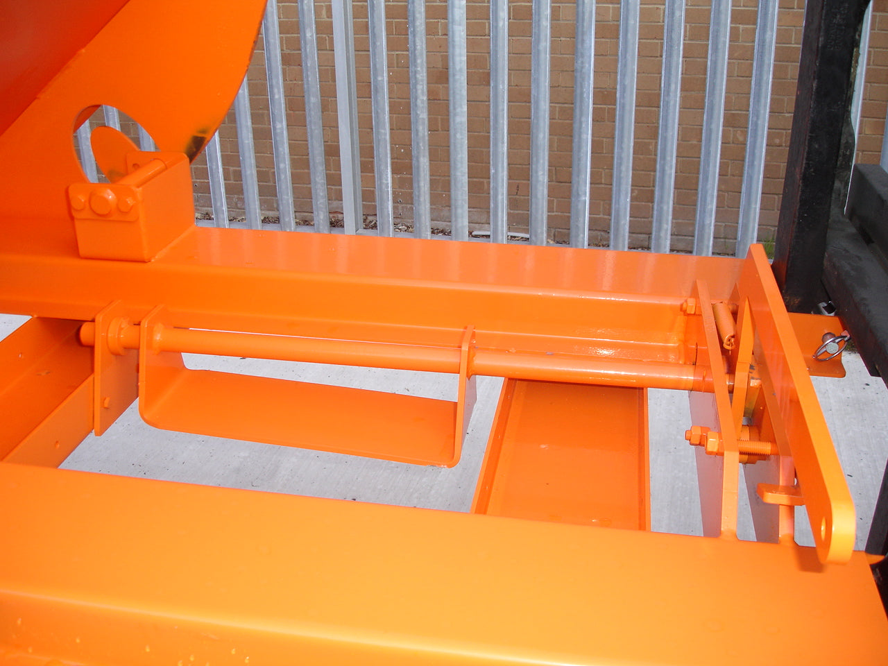 ICUS Heavy Duty Forklift Tipping Skip - Durable Steel Waste Container for Industrial Material Handling | Perfect for Warehouse, Construction & Recycling Operations