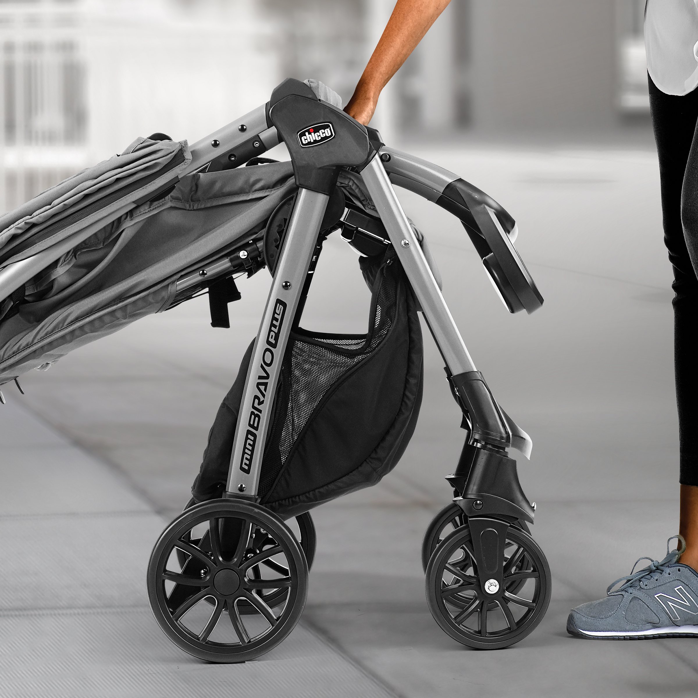 Chicco Mini Bravo Plus Lightweight Stroller for Toddlers - Compact Foldable Travel Stroller with Adjustable Canopy, Graphite Black | Perfect for Air Travel, Shopping & City Walks