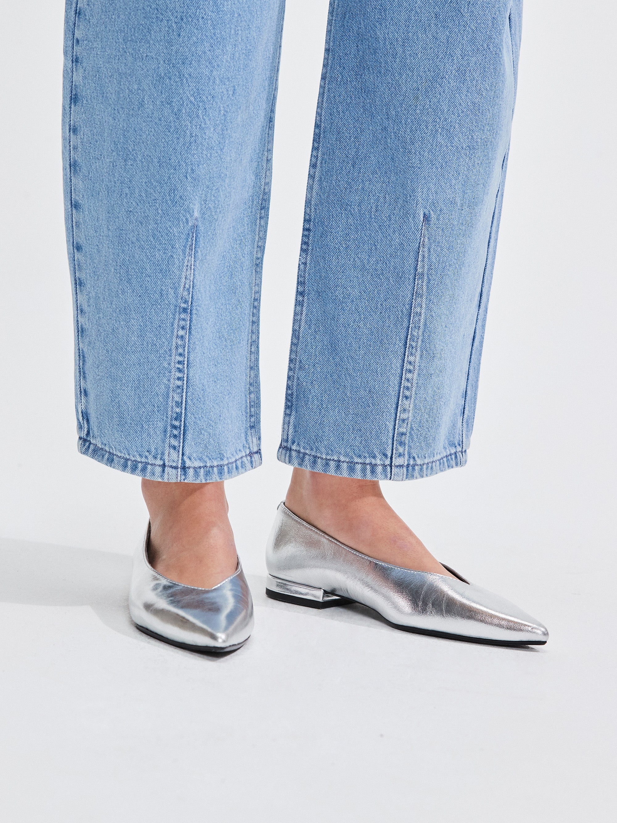 Petite Blue Mid Rise Barrel Leg Denim Jeans for Women - Comfortable Stretch Skinny Jeans for Casual Wear & Everyday Outfits