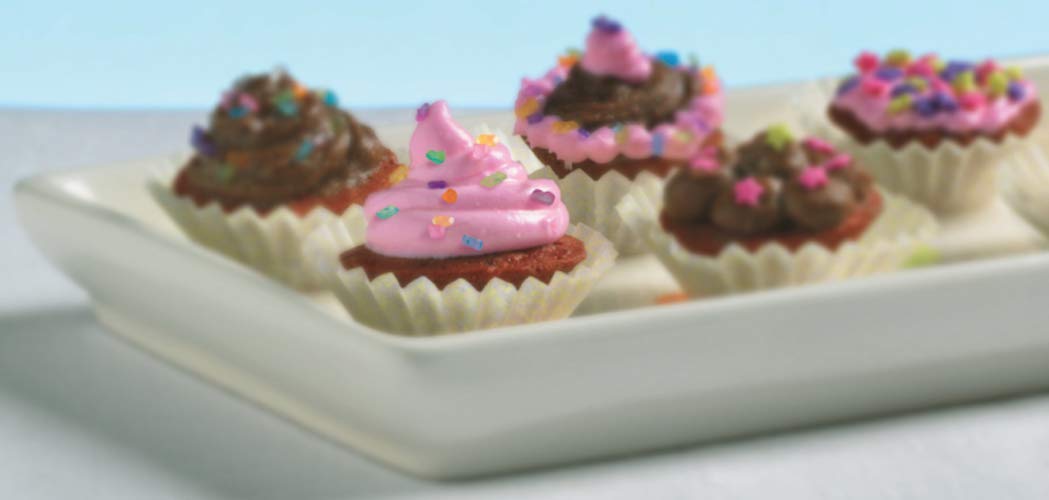 Easy Bake Ultimate Oven Toy Baking Star Series with 3 Extra Refill Packs - Sprinkle Cakes, Red Velvet Cupcakes, Pretzels, Chocolate Chip & Pink Sugar Cookies | Fun Baking Kit for Kids, Birthday Gifts & Family Bonding Activities