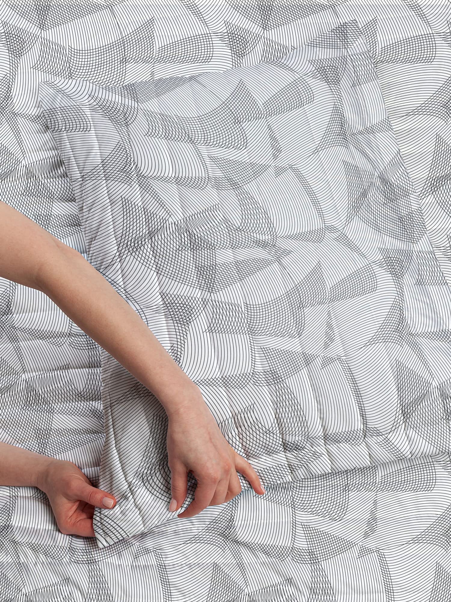 Ambesonne Abstract Microfiber Bedspread Set - Surreal Cubism Inspired Geometric Pattern with Monochrome Lines | Soft Queen Size Bedding Set Includes Pillow Shams & Comforter in Charcoal White | Perfect for Modern Bedrooms, Guest Rooms & Dorm Decor