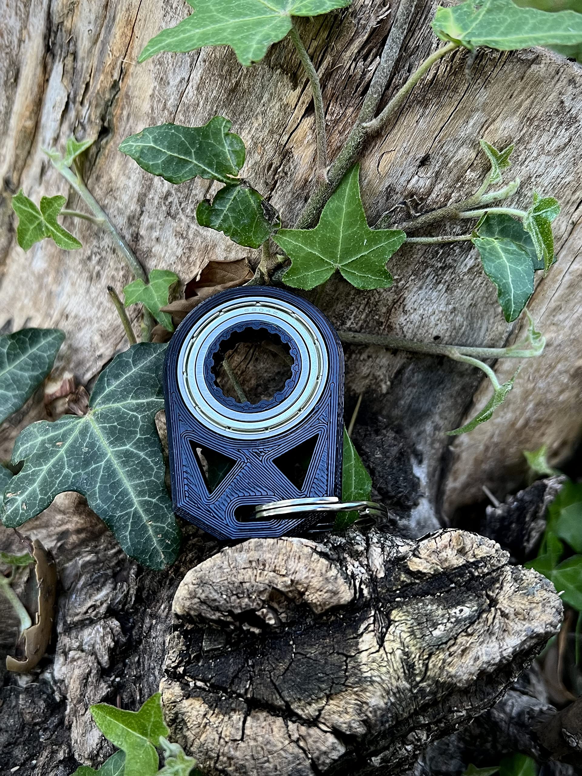 Kunai & Karambit Keychain Spinner - Fidget Toy for Keys | Stress Relief Gift for Men & Women | Perfect for Office, Car Keys & Anxiety Relief (Black Mask Design)