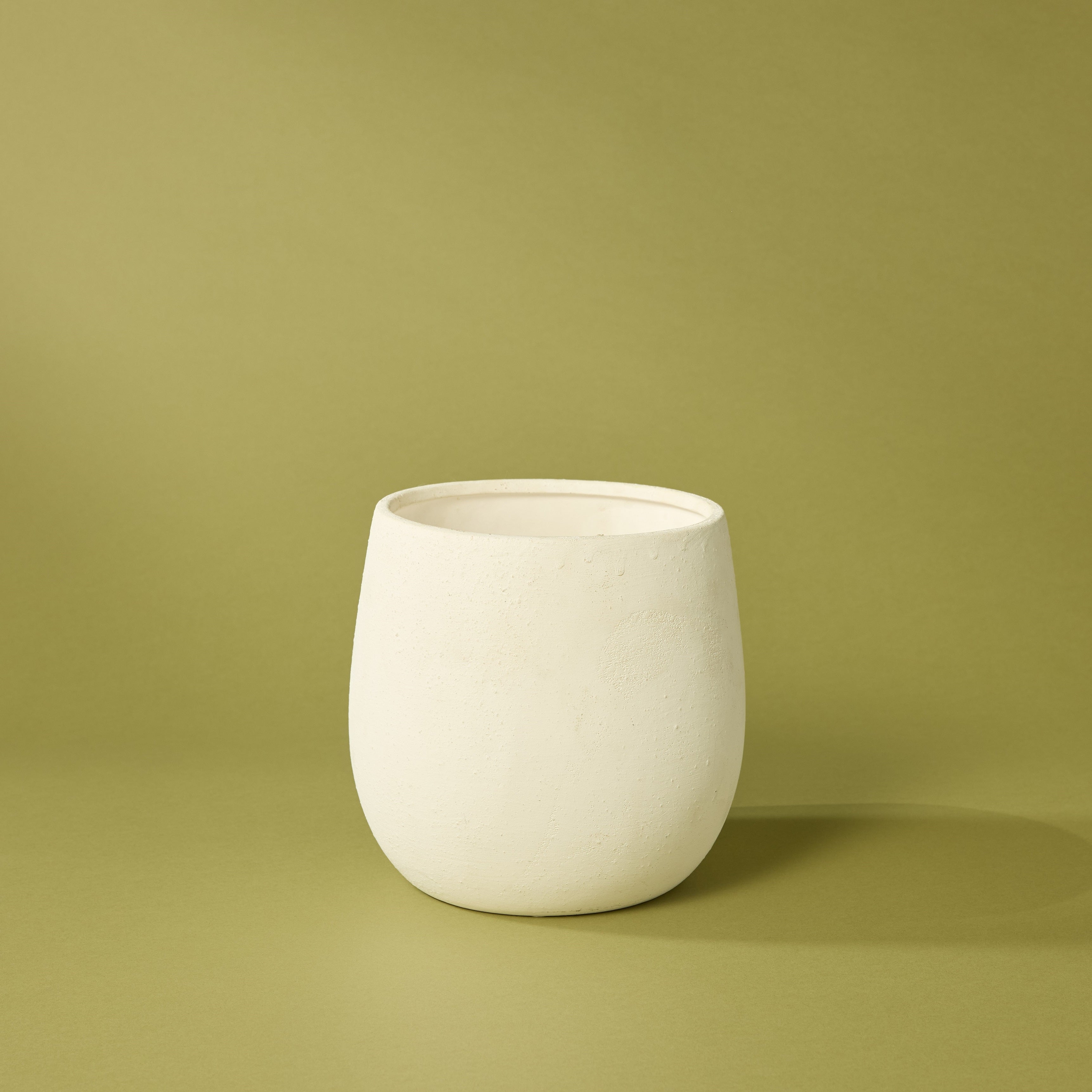 White Ceramic Tub Pot 19cm - Perfect for Serving Soups, Stews, and Side Dishes at Dinner Parties