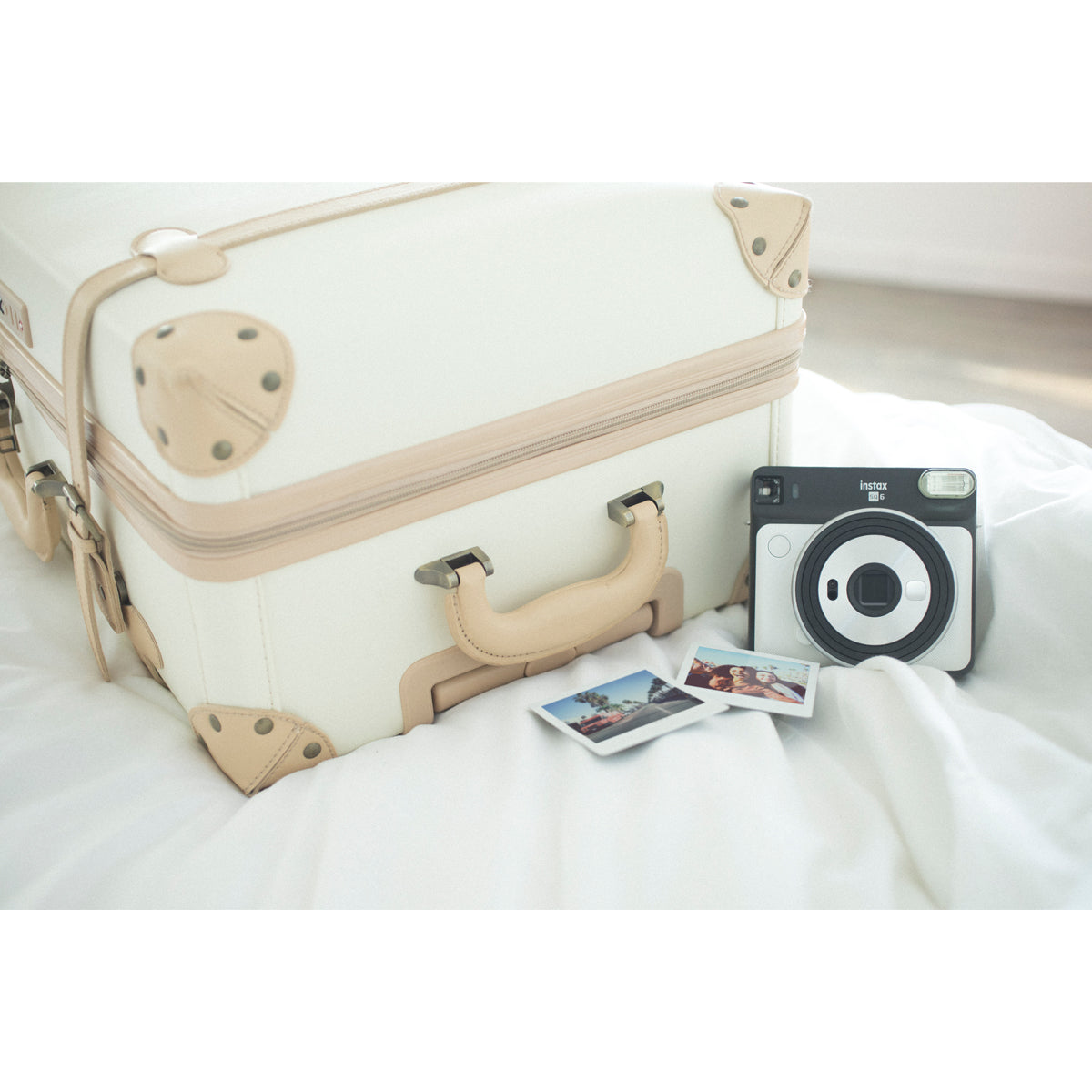 Fujifilm INSTAX Square SQ6 Instant Camera - Pearl White | Instant Film Photography for Travel, Parties & Memories | Perfect Gift for Photographers & Beginners