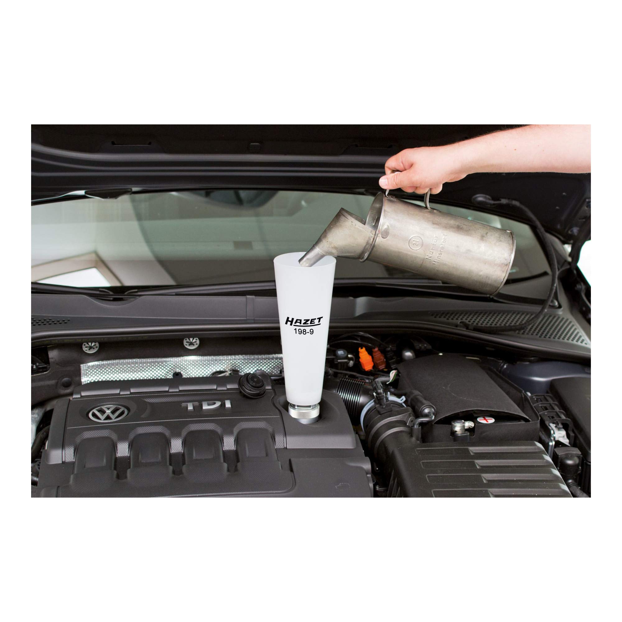 Hazet 198-9/2 Engine Oil Filling Funnel for Volkswagen MQB Engines - Perfect for Quick & Mess-Free Oil Changes at Home or Garage