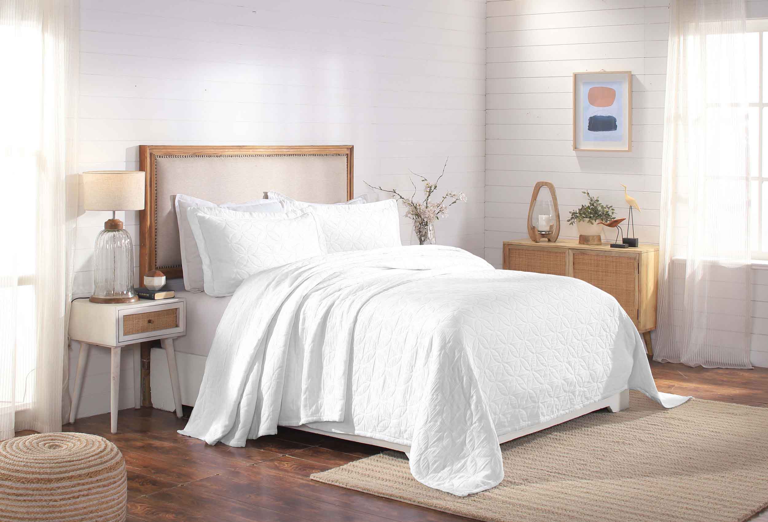Serenity Cotton Matelasse Celtic Circle Airy Bedspread Set - Queen Size Lightweight Quilted Coverlet for Bedroom Decor, Summer Use & Guest Room Essentials