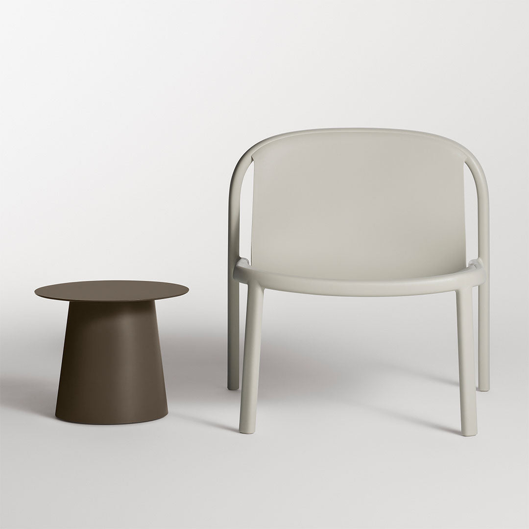 Modern Circular Low Cocktail Table - Stylish Coffee Table for Living Room, Lounge & Patio - Perfect for Small Spaces & Home Decor