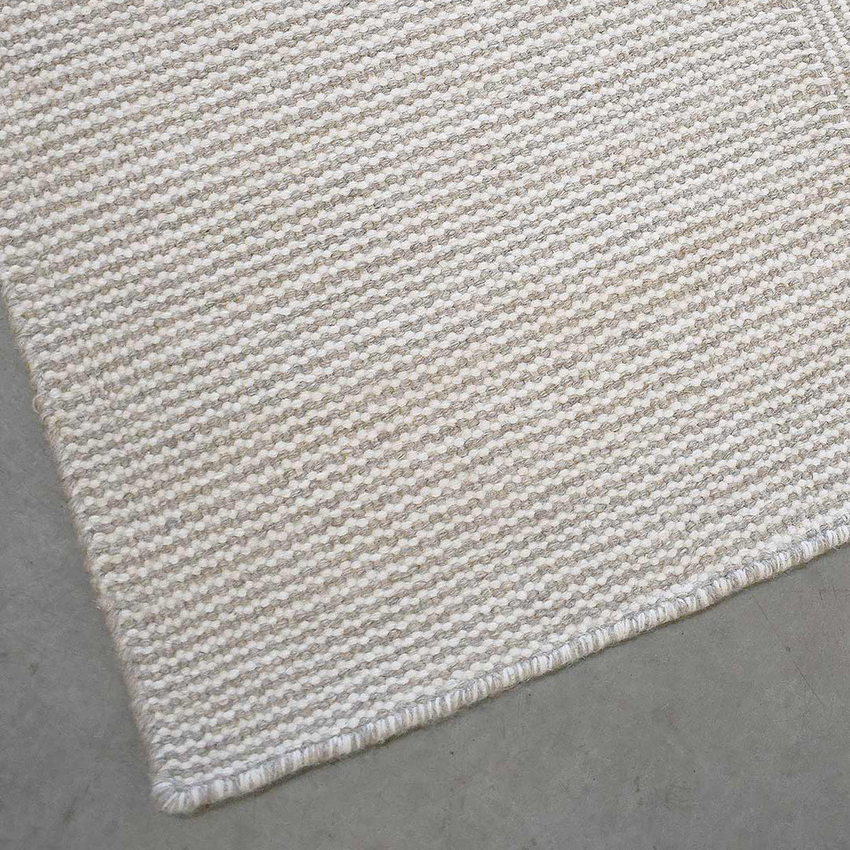 Natural Jute Braided Box Rug - Handwoven Boho Chic Area Rug for Living Room, Bedroom, Dining Room - Eco-Friendly Home Decor