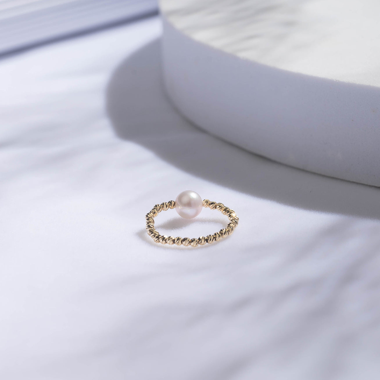 18K Solid Gold Akoya Pearl Ring KR00036 - Elegant Jewelry for Women, Perfect for Weddings, Anniversaries & Special Occasions