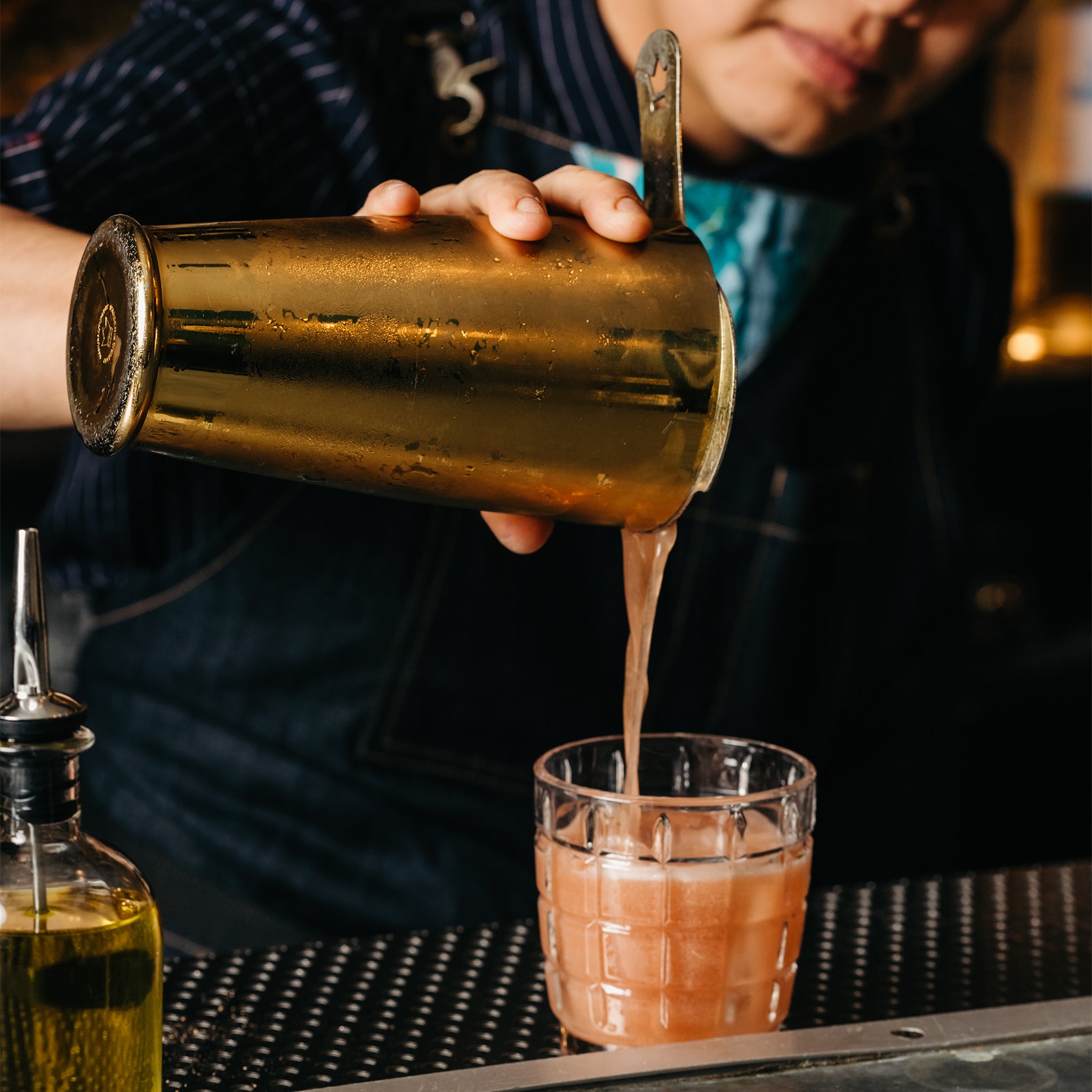LEOPOLD™ 28oz (830ml) Large Weighted Gold Plated Cocktail Shaker Tin - Professional Bar Mixing Tool for Home & Commercial Use - Perfect for Margaritas, Martinis & Cocktails