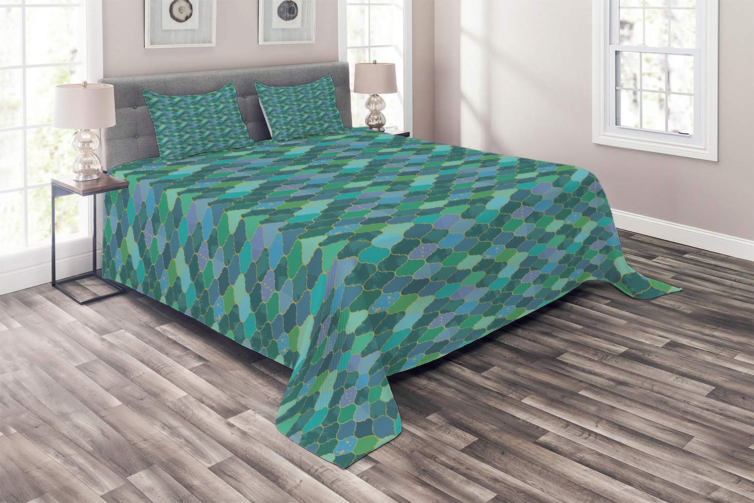 Ambesonne Oriental King Size 3-Piece Bedspread Set - Colorful Moroccan Grid Design with Grunge Effects, Includes Quilted Coverlet & 2 Pillow Shams | Perfect for Bohemian Bedroom Decor, Guest Room Styling & Cultural Home Accents