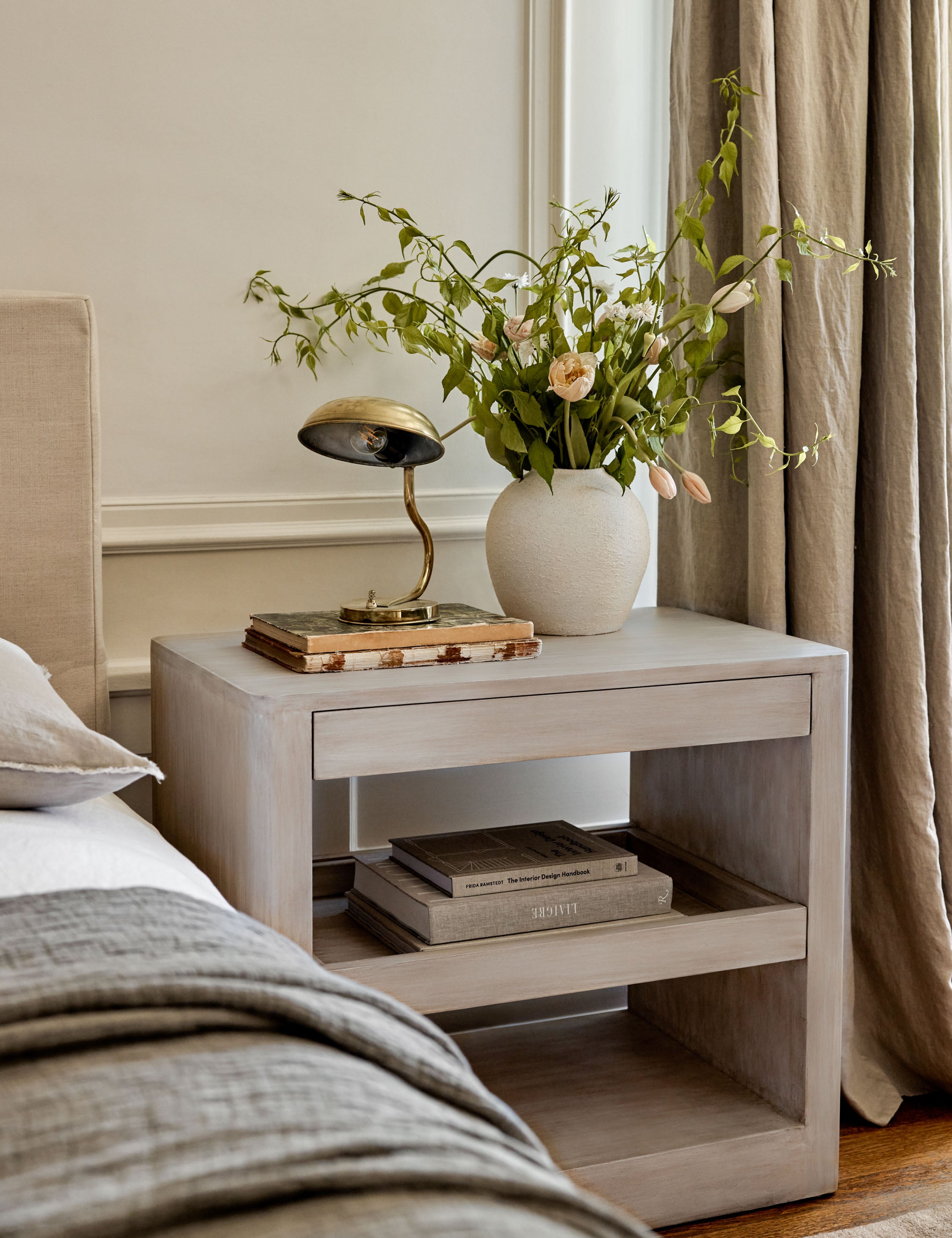 Modern Arabel Nightstand with 2 Drawers - Stylish Bedside Table for Bedroom, Living Room, or Office - Solid Wood Construction & Sleek Design