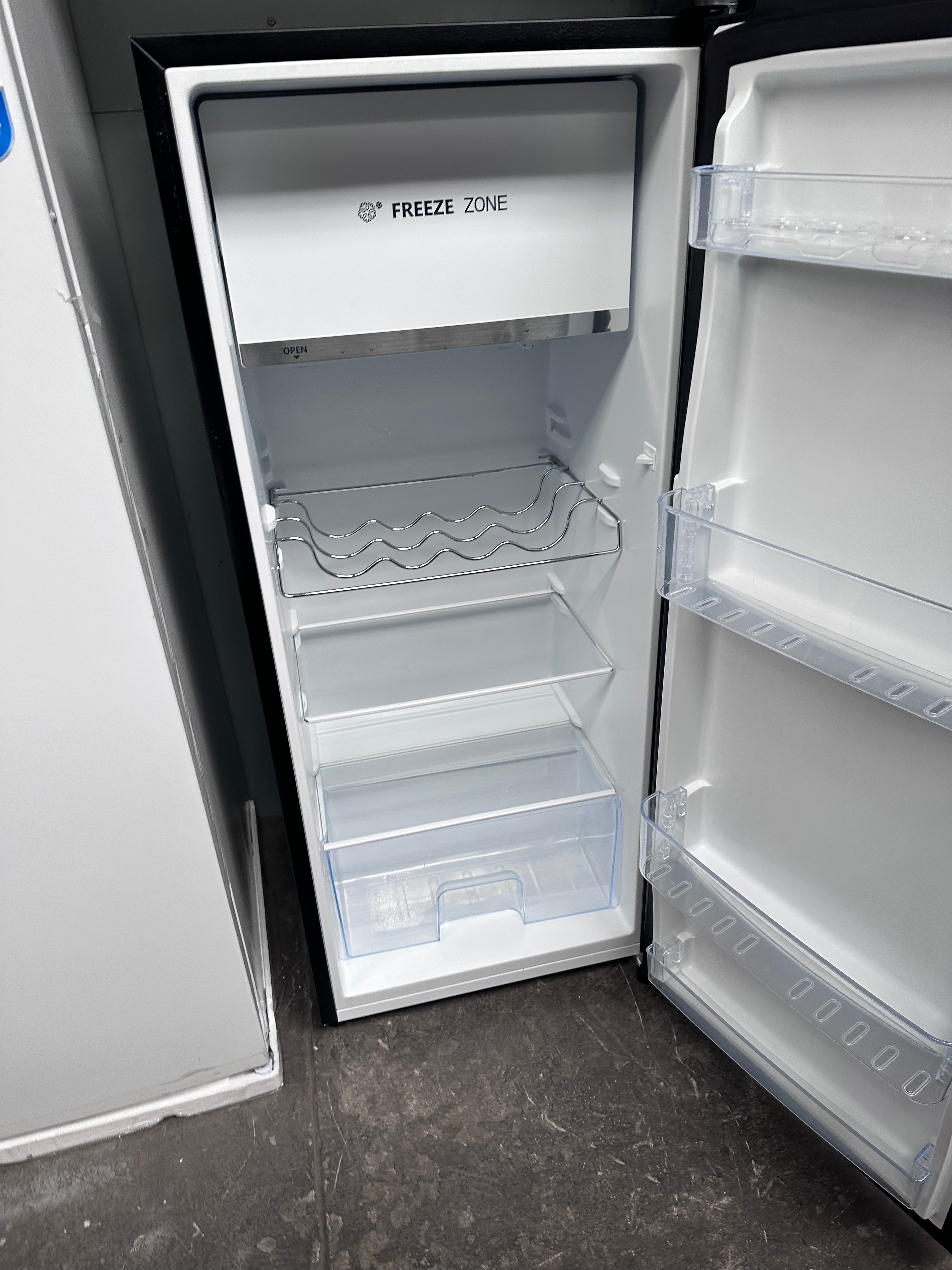 Hisense 157L Compact Refrigerator - Energy Efficient Mini Fridge with Freezer - Certified Refurbished - Perfect for Dorm, Office, Bedroom or Small Spaces